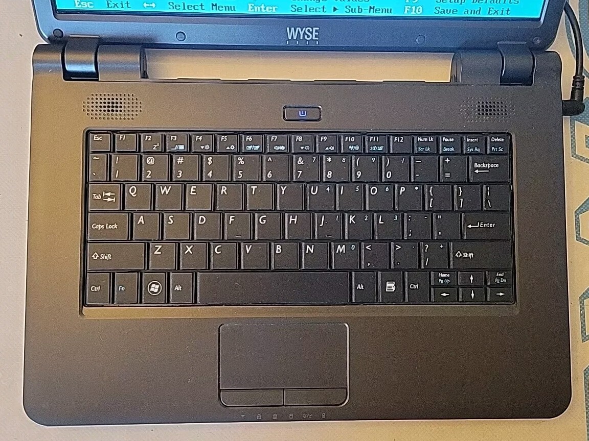 Wyse Xn0m Laptop 14″ AMD G-T56N 1.65 GHz 2GB RAM **No HD OS Batt AC Wi-Fi**
