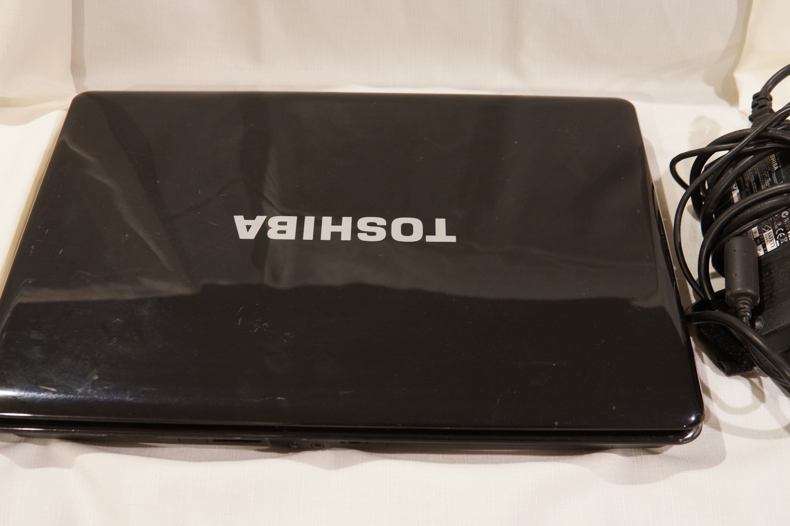 Lot of Laptops for parts. MacBook A1181, Toshiba P300D, Clevo W650SH