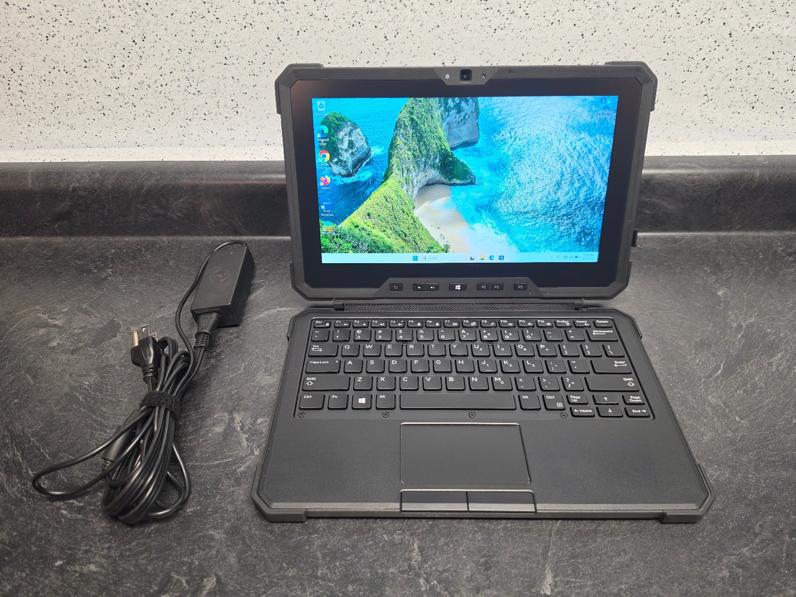 Dell Latitude Rugged Extreme 7212 – i5-7300U, 8GB RAM, 128GB SSD, Touchscreen