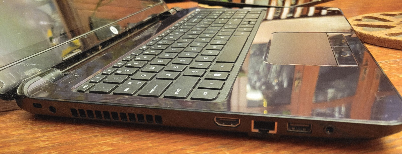 HP Laptop 15-R137WM 15.6″ HD LCD Intel Core i3-4005U 6GB RAM 500GB BROKEN SCREEN