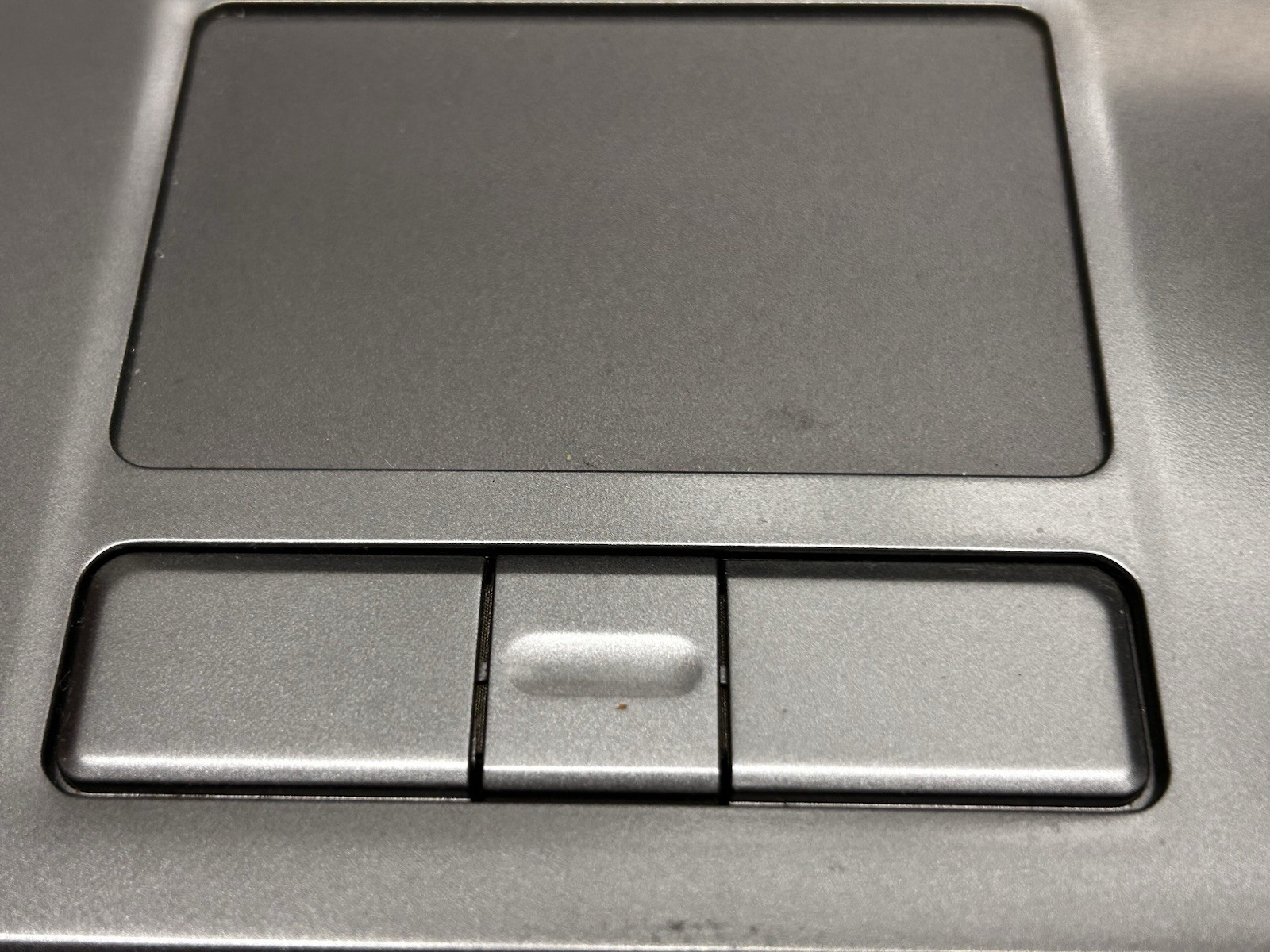 Fujitsu Lifebook N6410 17″ Centrino T2400 + 4GB Ram