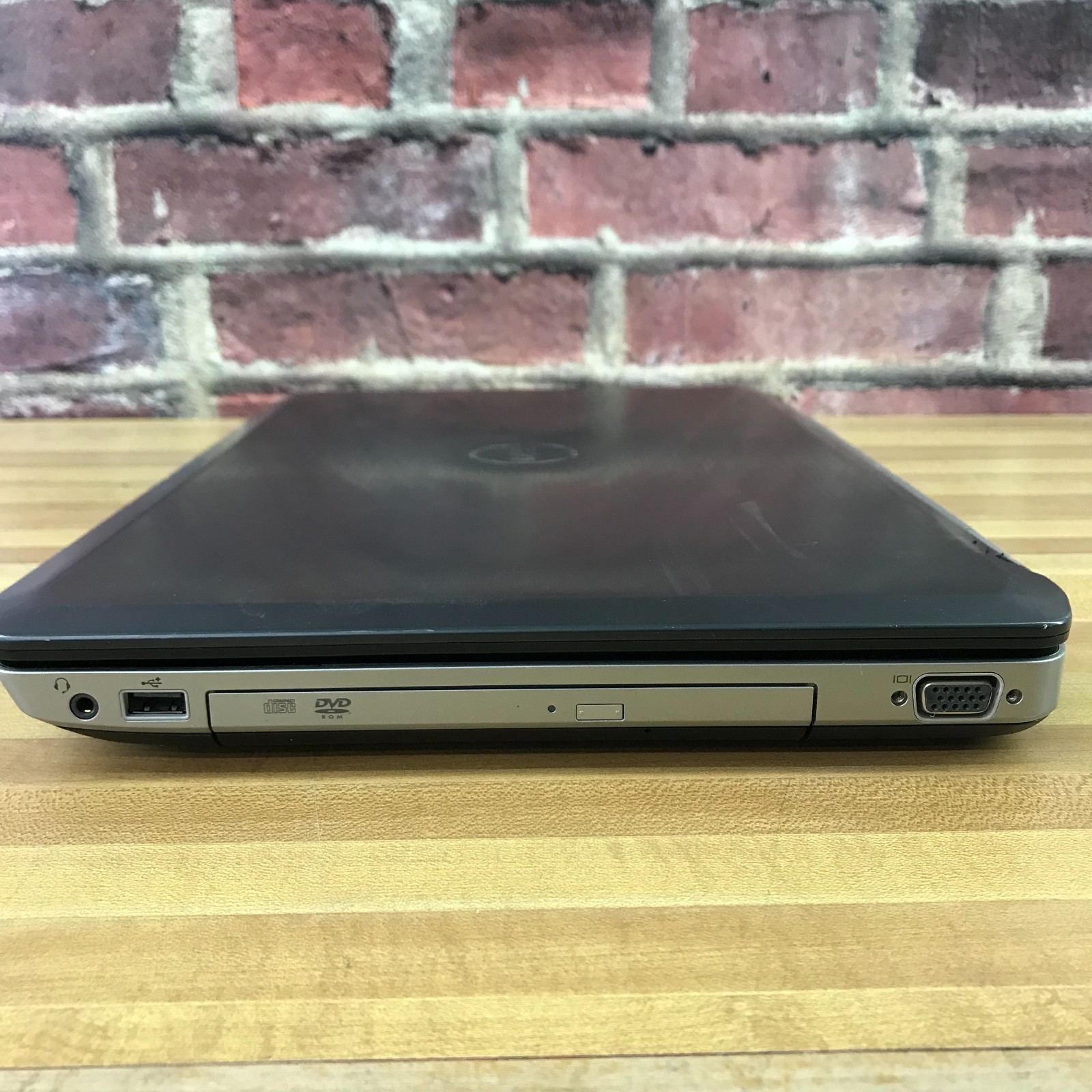 Dell Latitude 15.6″ Retro Gaming Laptop i3-2310M 2.10GHz 2GB RAM (Windows 7 Pro)