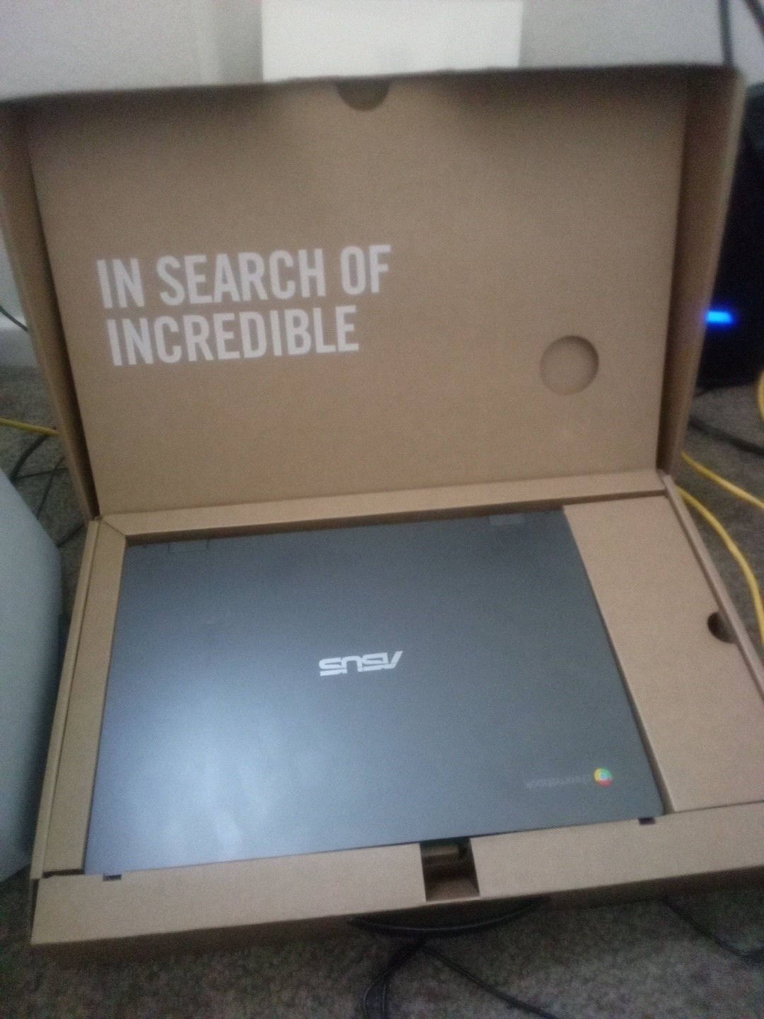 asus chromebook (Cm1402cm2) Gravity Grey, LCD 14.0 FHD SSD 64G. Cracked screen.