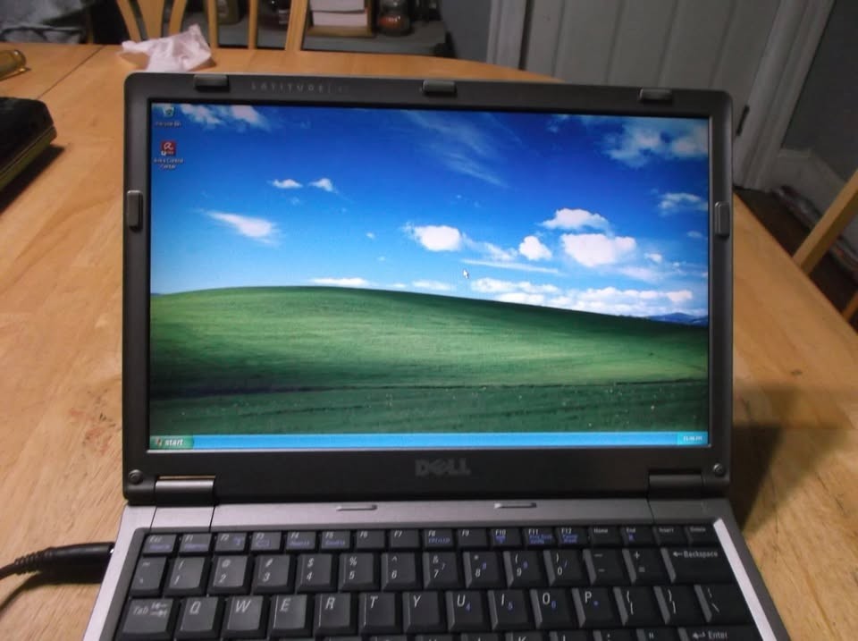Dell Latitude X1 Laptop 11″ Intel Pentium M 1.1GHz 512 MB Ram 30gb hd Windows XP