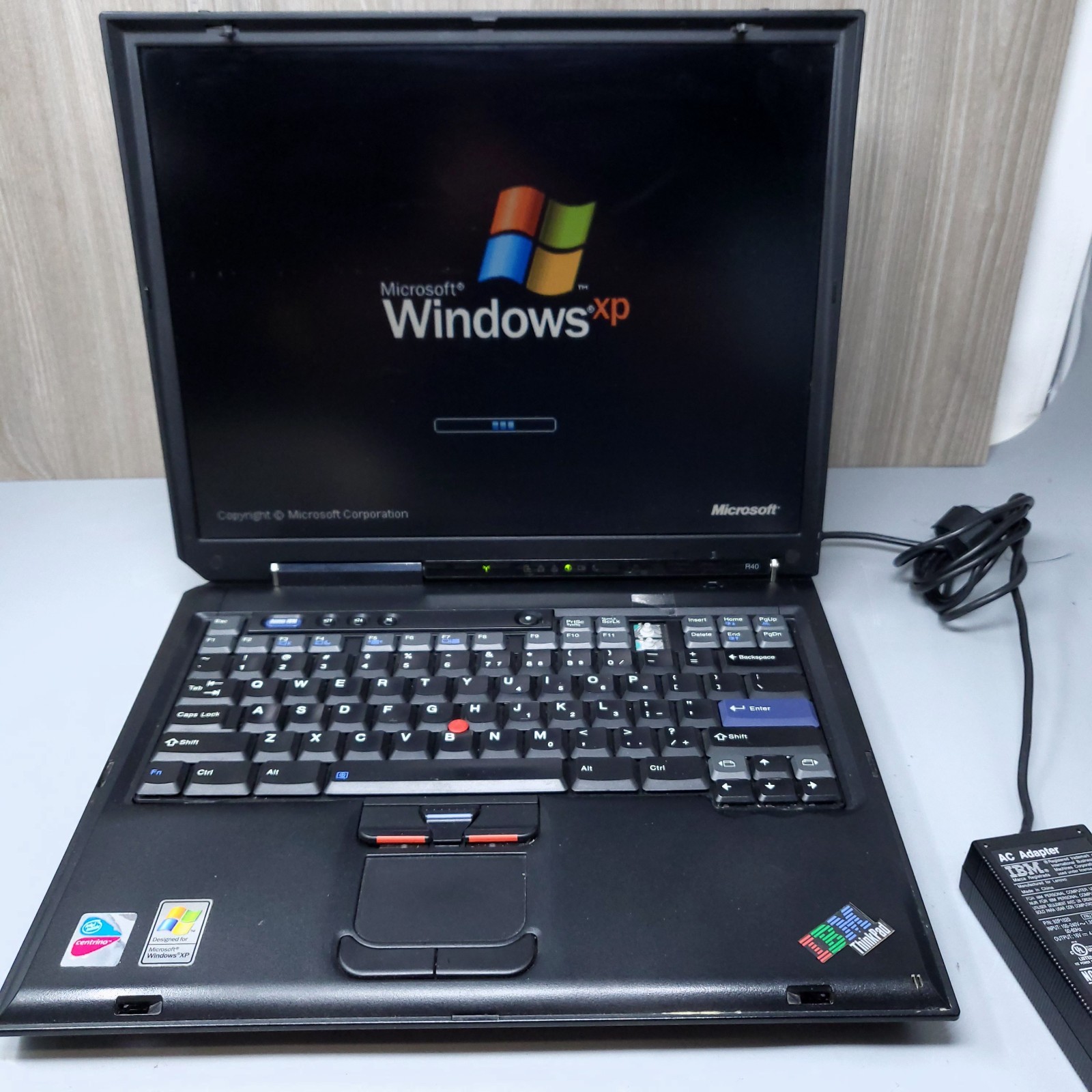 IBM ThinkPad R40 Type 2897 Laptop 512 RAM Pentium M 1.4GHz Win XP Pro Tested