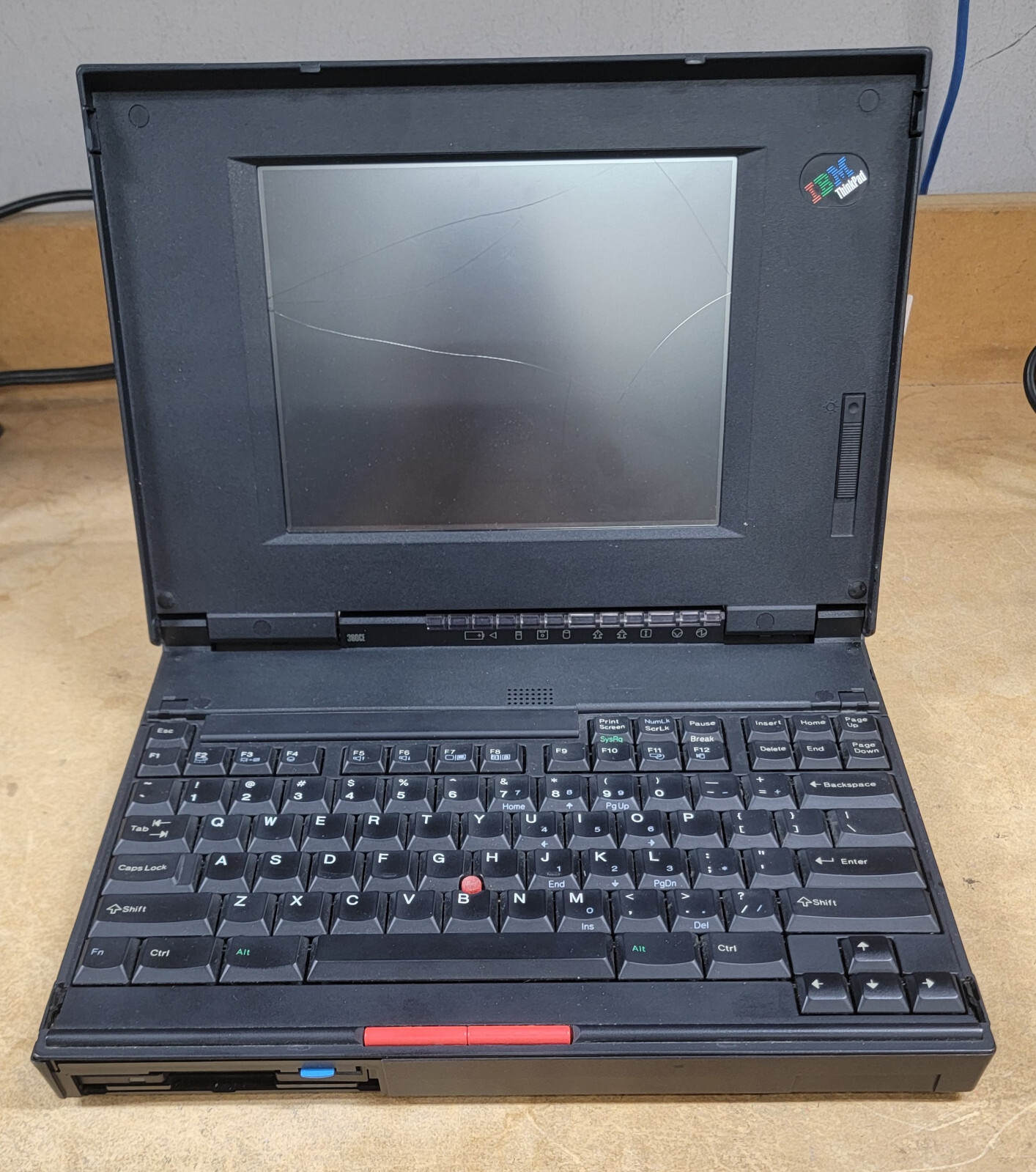 1994 IBM ThinkPad 360CE BROKEN LCD WITH GENUINE AC ADAPTER P/N: 49G2192