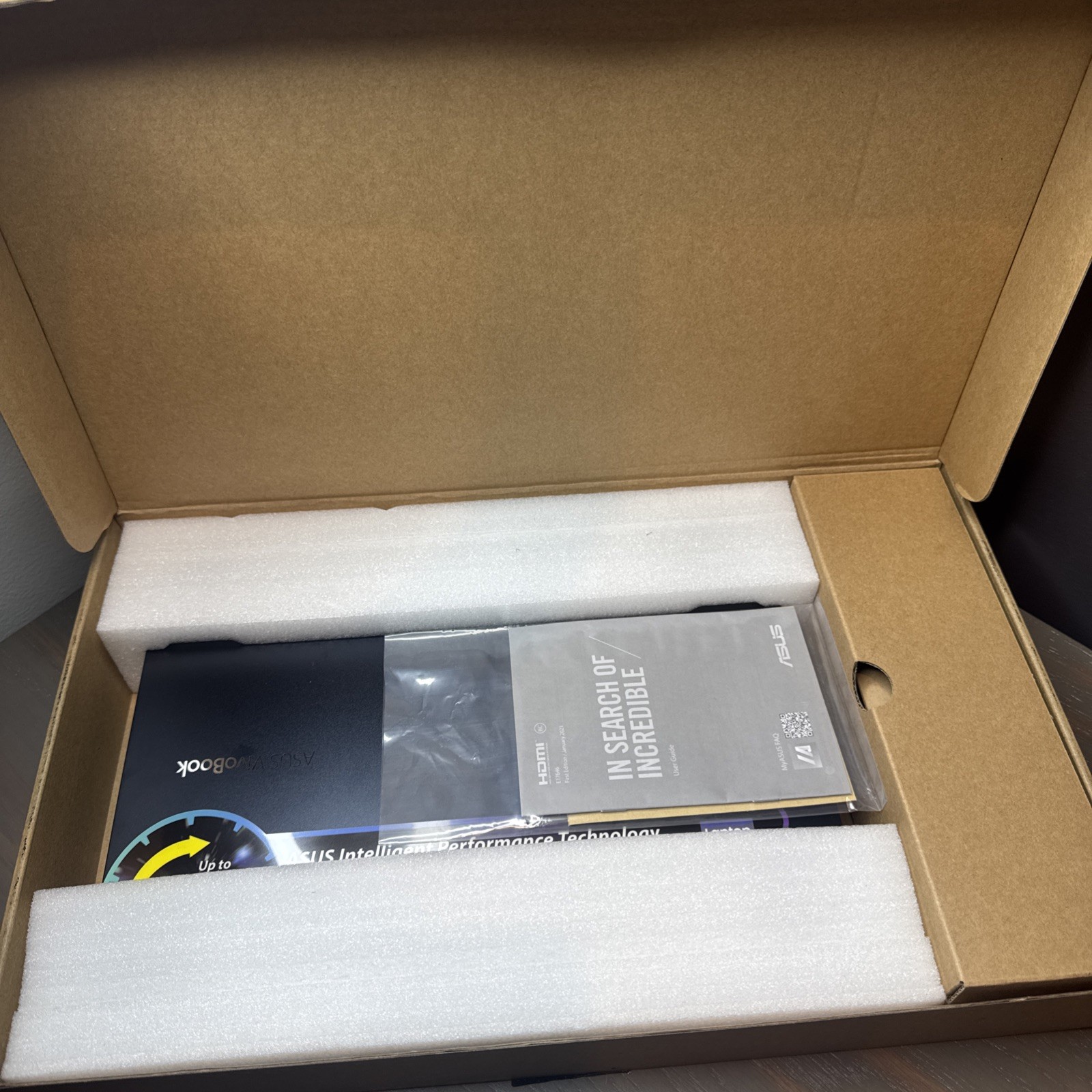 Asus VivoBook Flip 14″ Touchscreen Laptop R5-5500U 8GB 512GB SSD W10H
