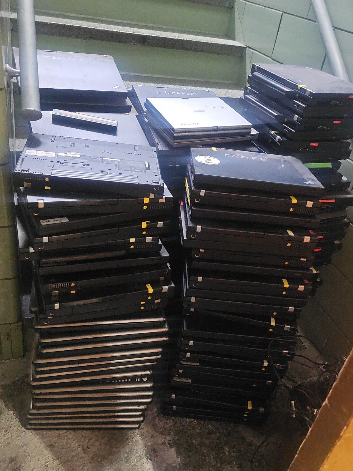 Lenovo ThinkPad R61 Laptop| Intel Celeron 540| 2GB RAM| 80gb| No OS