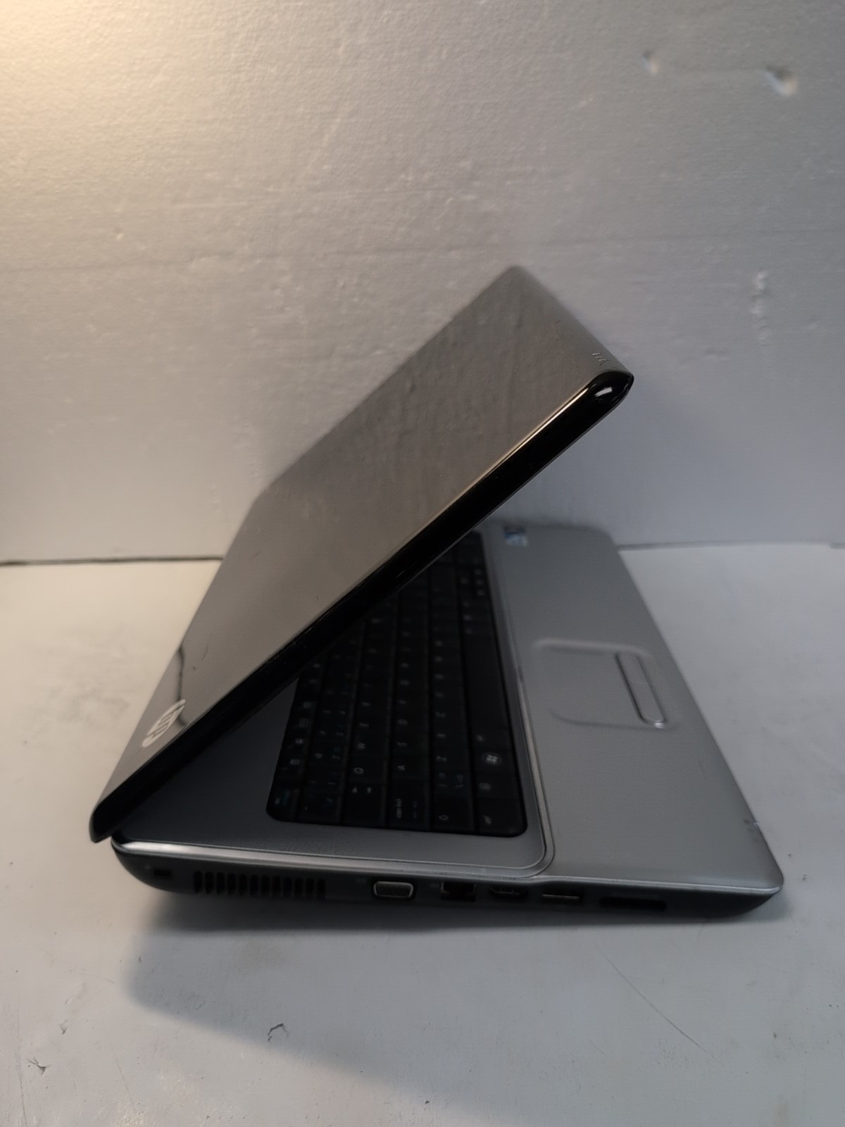 🔥 HP Laptop G71 17. 3″ Laptop T4300 2.10GHz/4GB RAM/250GB HDD/WINXP –