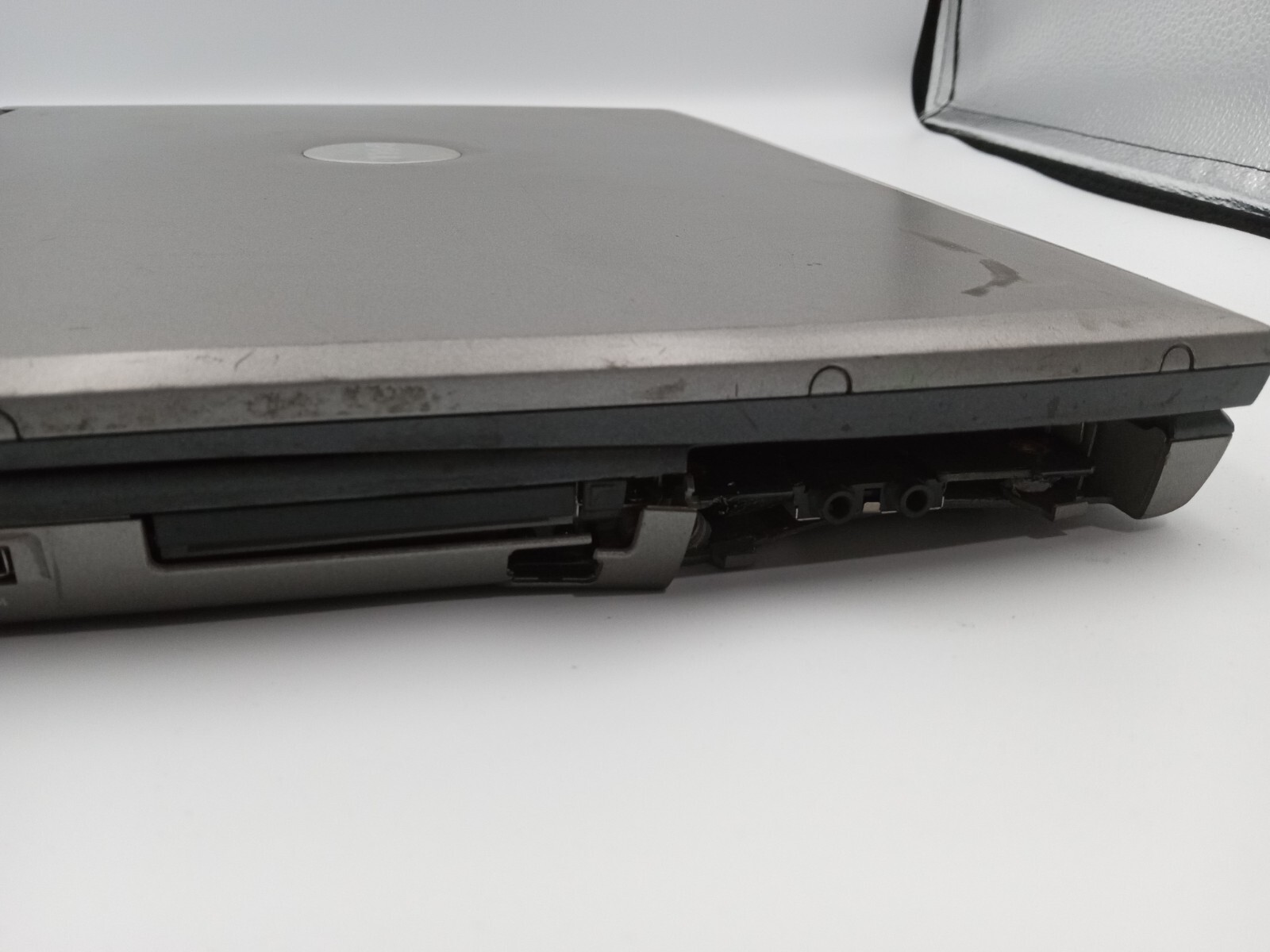 Dell Latitude D530 14″ Laptop Intel Core 2 Duo – CRACKED SCREEN – CASE DMG -RR