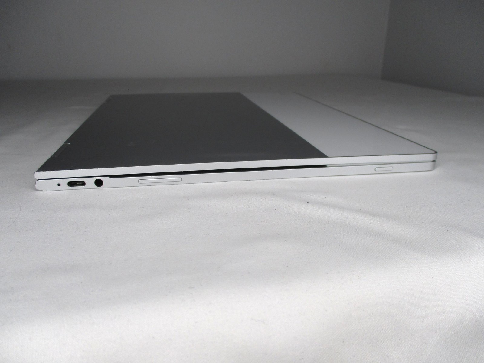 Google Pixelbook C0A Chrome 12.3″ TouchScreen i7-7Y75 16GB 512GB Wi-Fi – READ