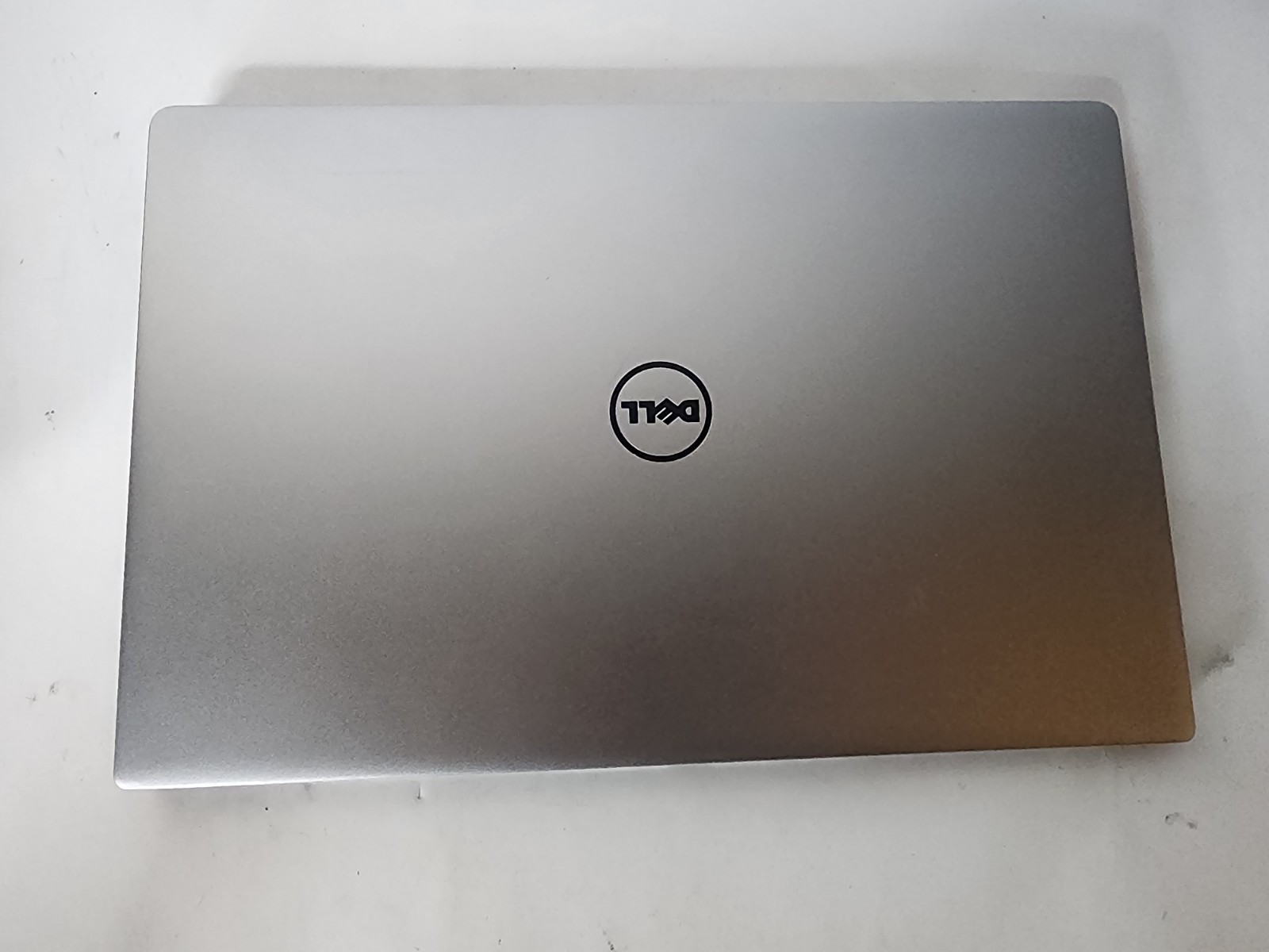 Dell XPS 13 9350, i5-6200u, 8 GB – 128 GB SSD Windows 10 Pro