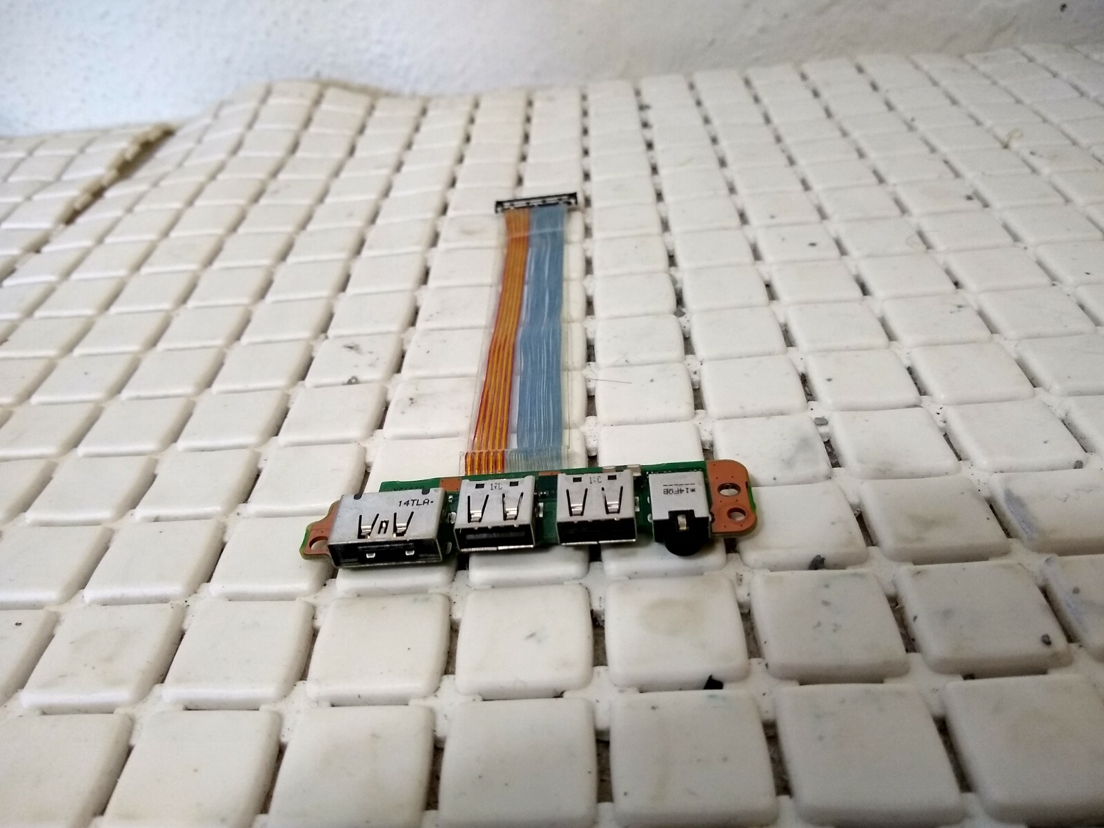 TOSHIBA SATELLITE PRO R850 R950 2 USB eSata AUDIO CARD WITH CONNECTOR