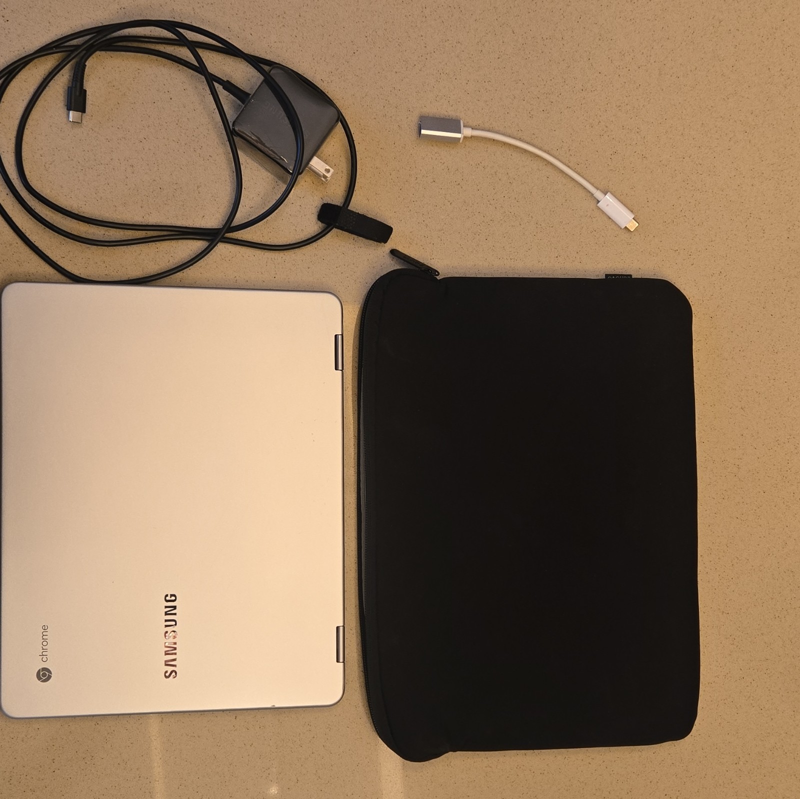 Samsung Chromebook Plus 12.3″ Touchscreen 4GB/32GB Chrome OS Silver Charger