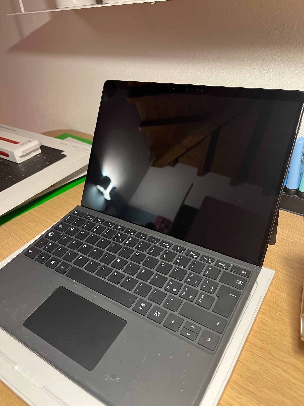 Microsoft Surface Pro X SQ1 16 GB/256 SSD Windows 11 Keyboard Pen and case