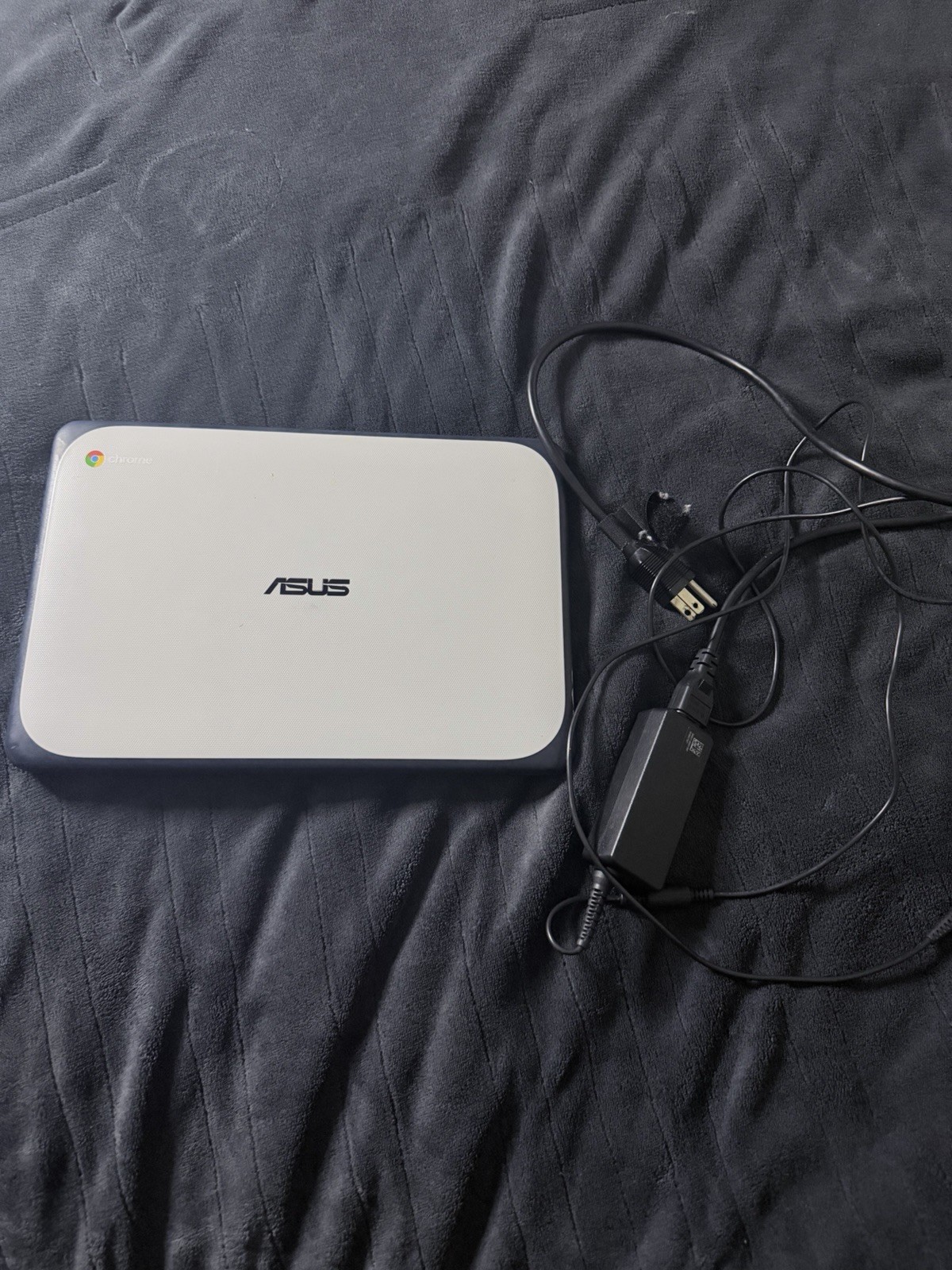 ASUS C202s Chromebook Intel Celeron 12in eMMC Chrome OS Laptop with Charger