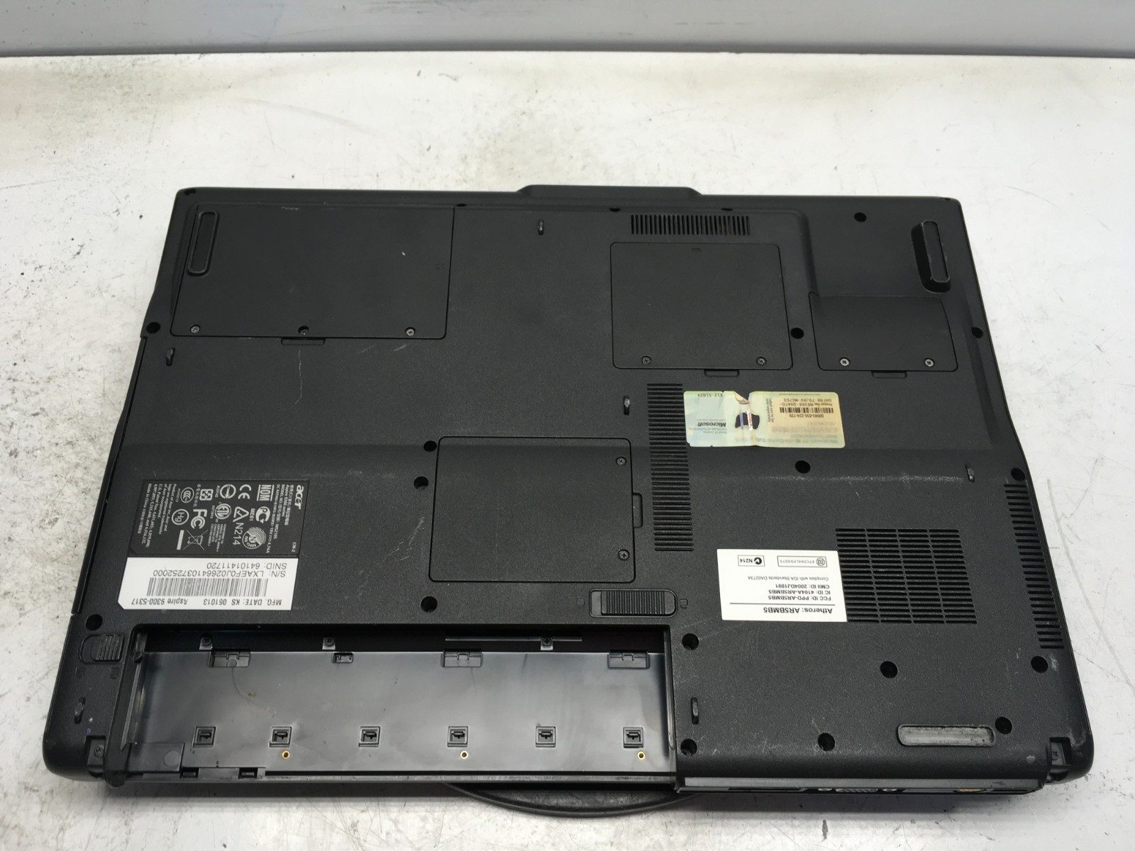 Acer Aspire 9300-5317 AMD Turion 64 X2 Tl-50 1.6GHz 1 GB NO HDD READD