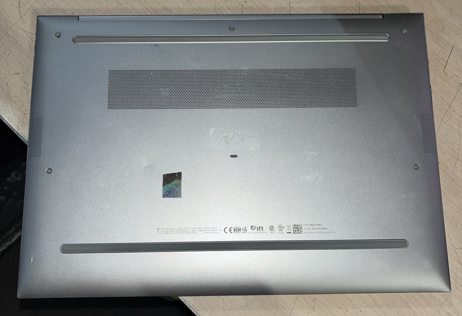 HP ZBOOK FIREFLY G11 INTEL ULTRA 7 165U 16GB RAM NO HD