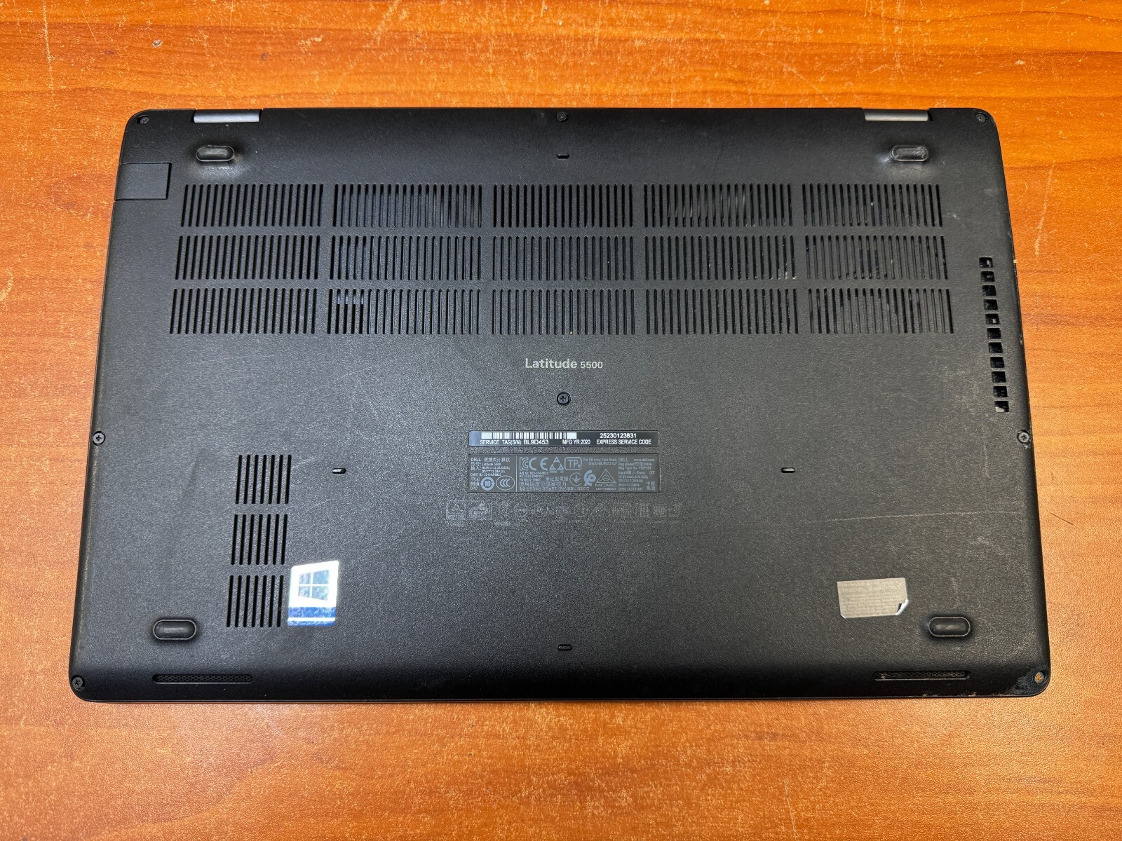 Dell Latitude 5500 15.6″ Intel i7-8665U 16GB RAM No HDD/OS **Bad Display**
