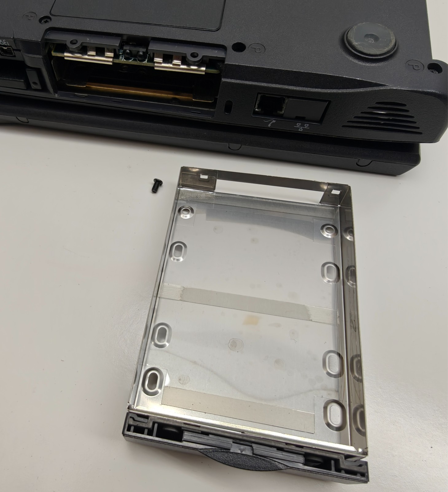 Dell Latitude C800 Intel Pentium III 16MB RAM FOR PARTS OR REPAIR ATI NO HDD CD
