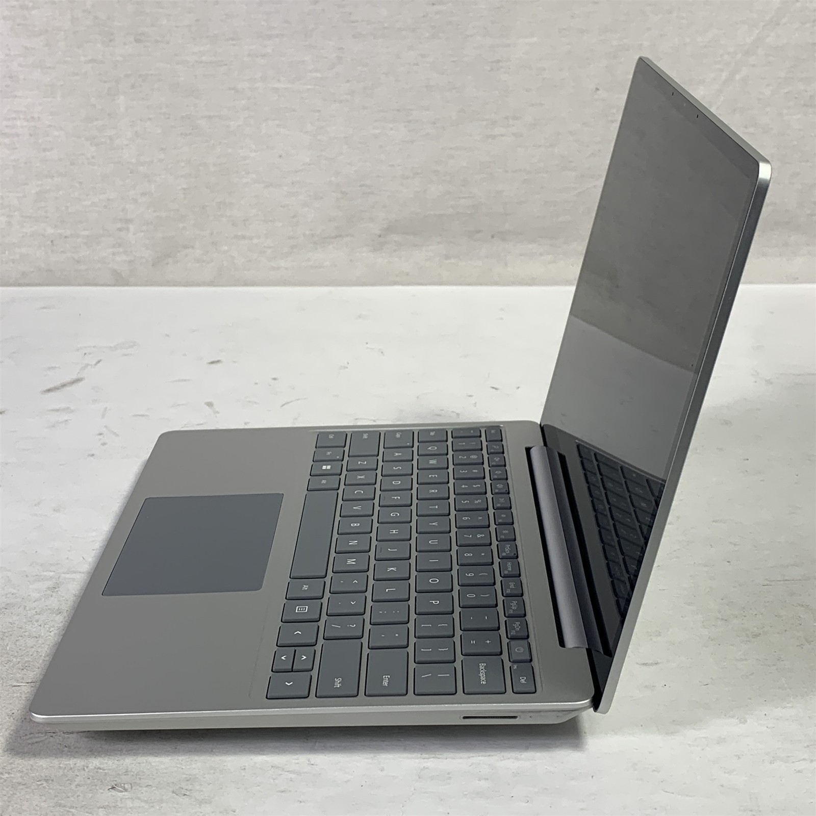 Microsoft Surface Laptop Go 2 12.4″ i5-1135G7 2.4GHz 16GB 256GB NVMe SSD – Win11