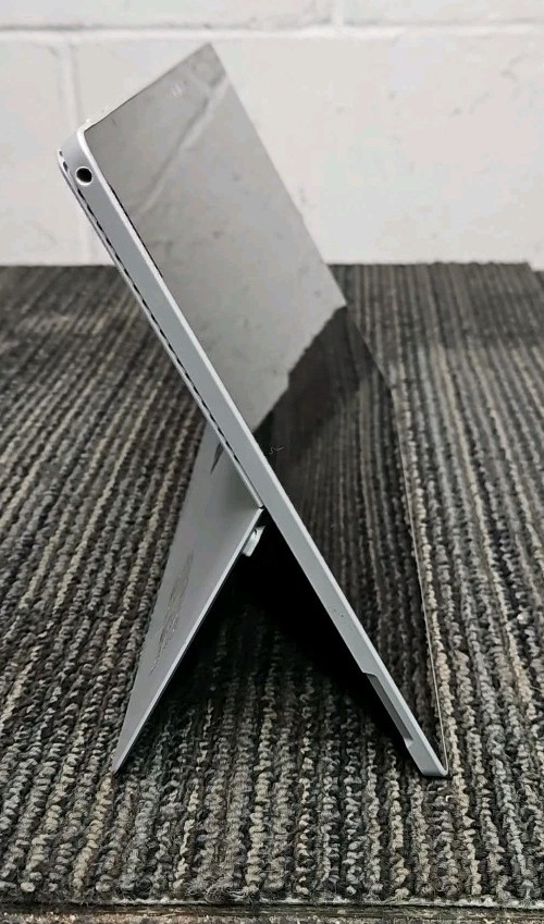 Microsoft 1724 Surface Pro 4 128G with Keyboard – FOR PARTS-BAD BATTERY