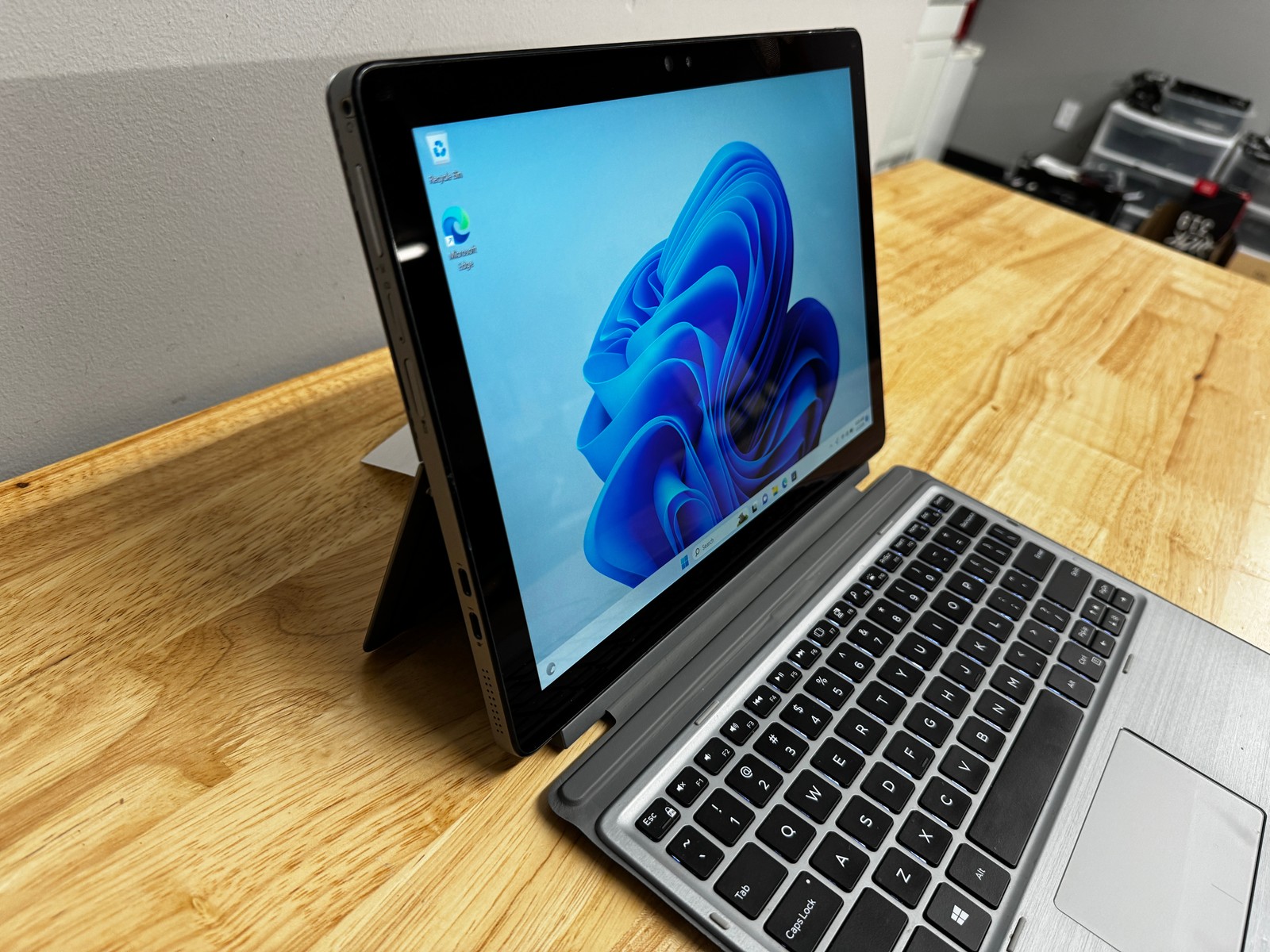 Dell Latitude 7210 2in1 12.3″ TOUCHSCREEN TABLET Intel Core i7, 1TB SSD, W11