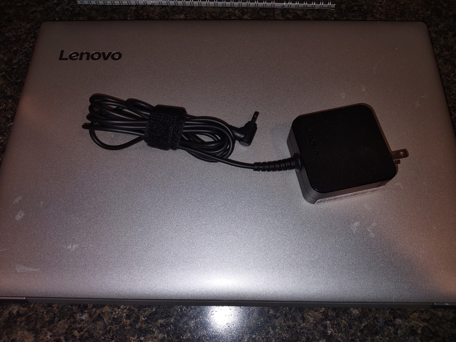 EUC Lenovo IdeaPad 320-15IAP 15.6″ DDR3L 8GB WIN 10 + charger