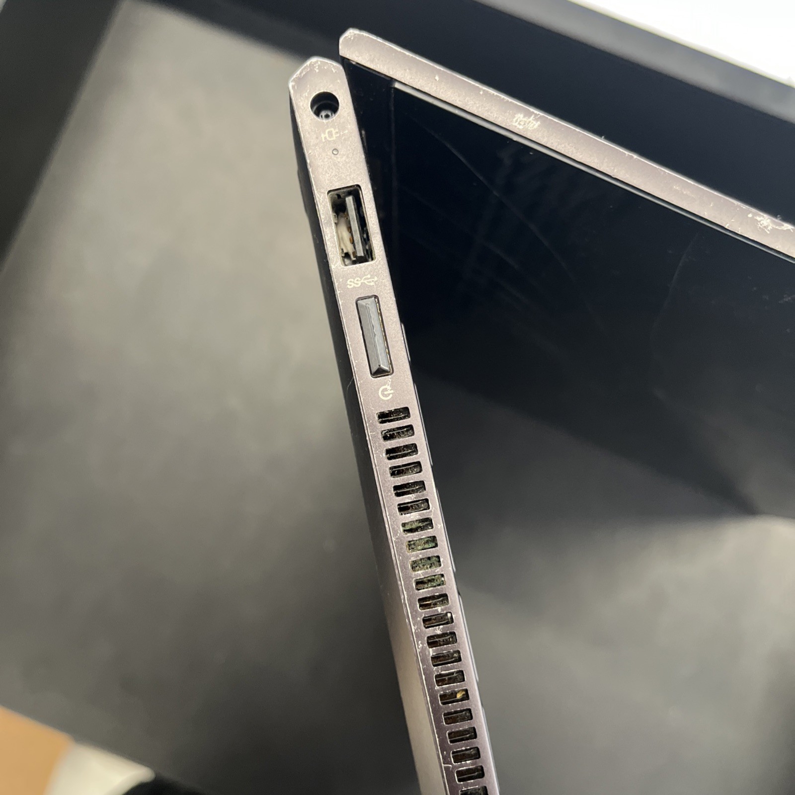 HP ENVY X360 15-es1008ca 15.6″ Laptop Intel i5-1155G7
