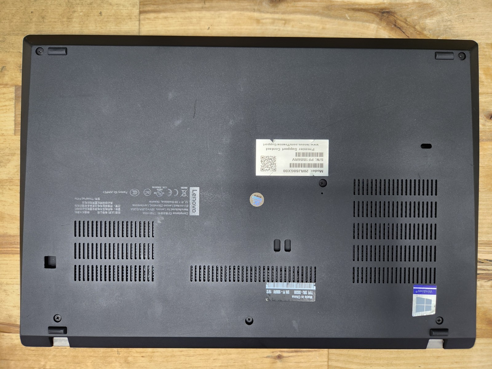 Lenovo ThinkPad P43s 14″ FHD i7-8665U 16GB 256GB SSD Quadro P520 Window 11 Pro ~