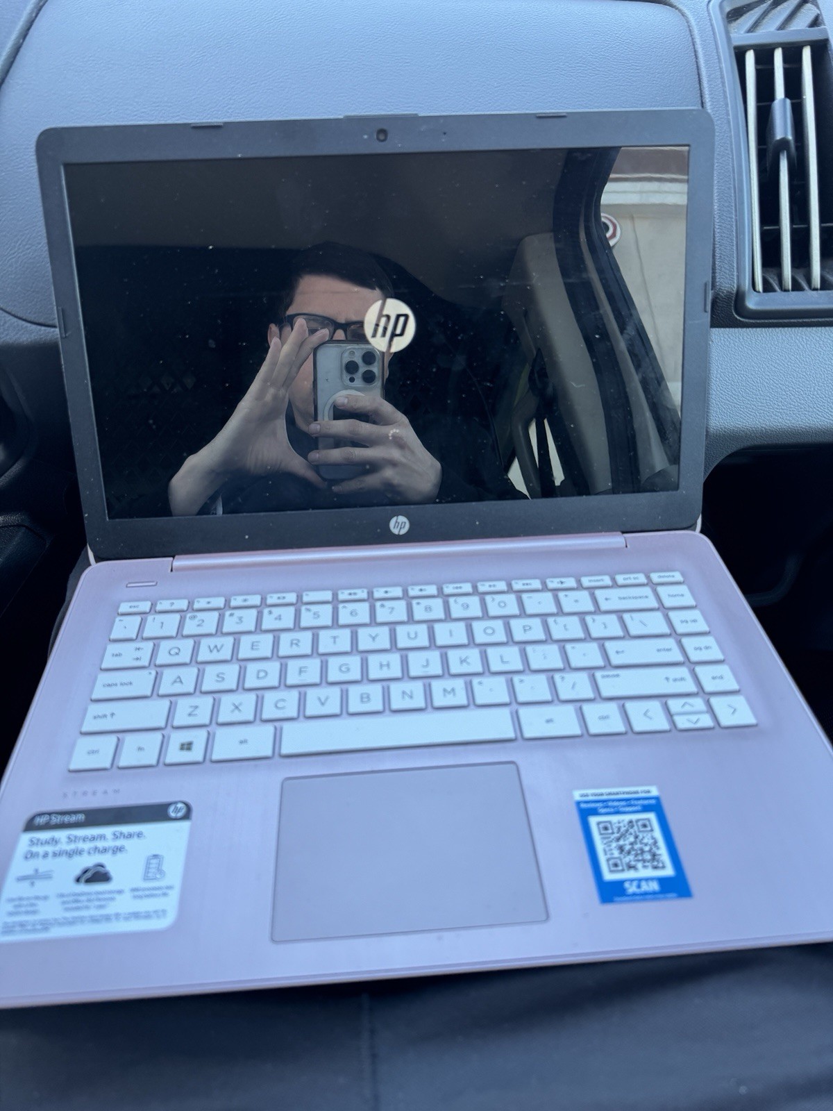 HP Stream 14-ds0040nr 14′ AMD A4-9120e 1.50 GHz 4GB RAM 32GB Pink