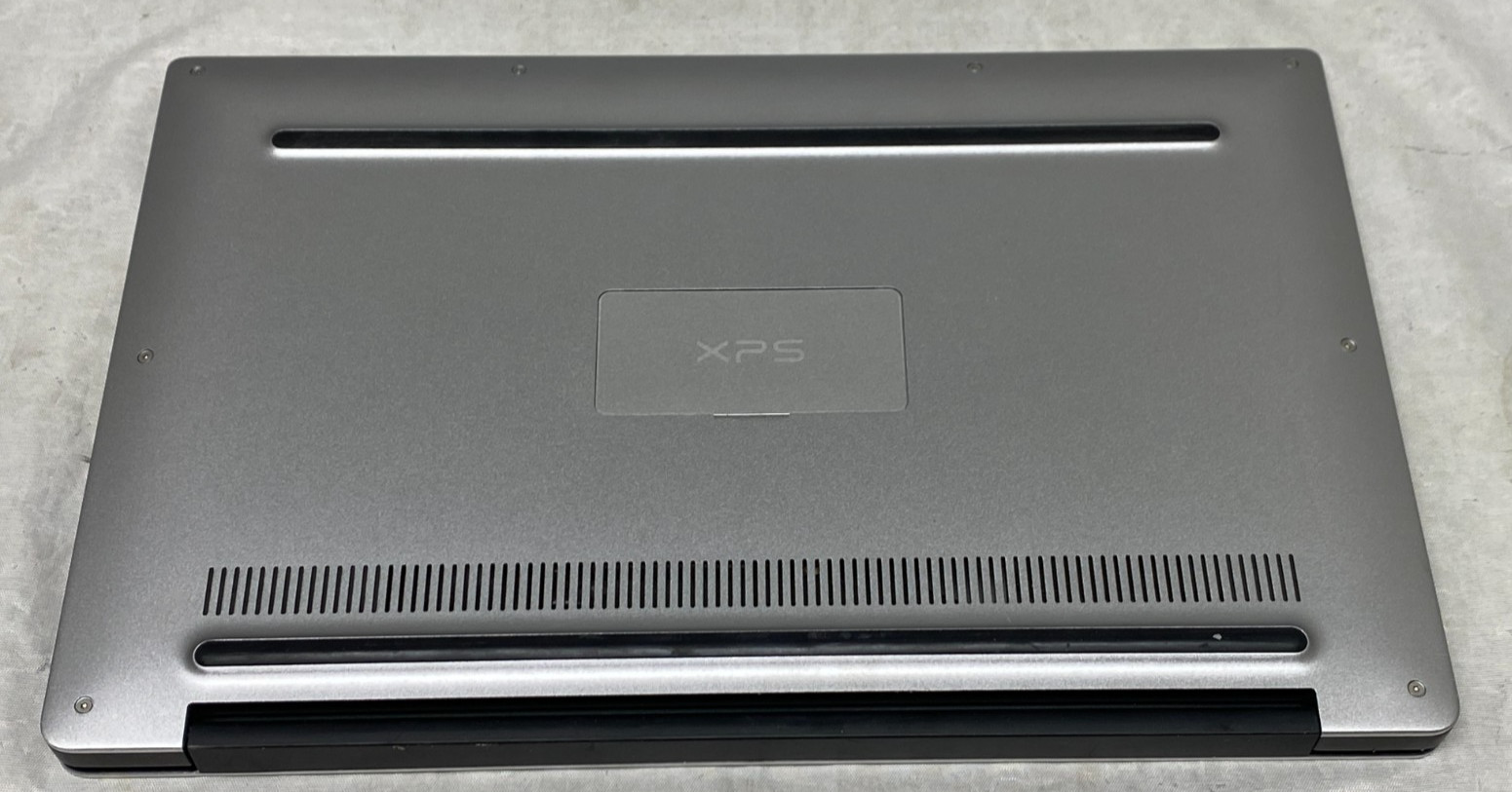 Dell XPS 13 9350 13.3″ Intel i3-6100U 4GB RAM