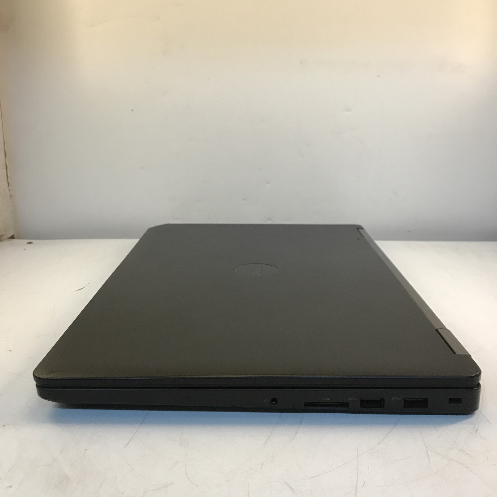Dell Latitude E5570 unknown CPU No RAM No HDD/battery does not power on