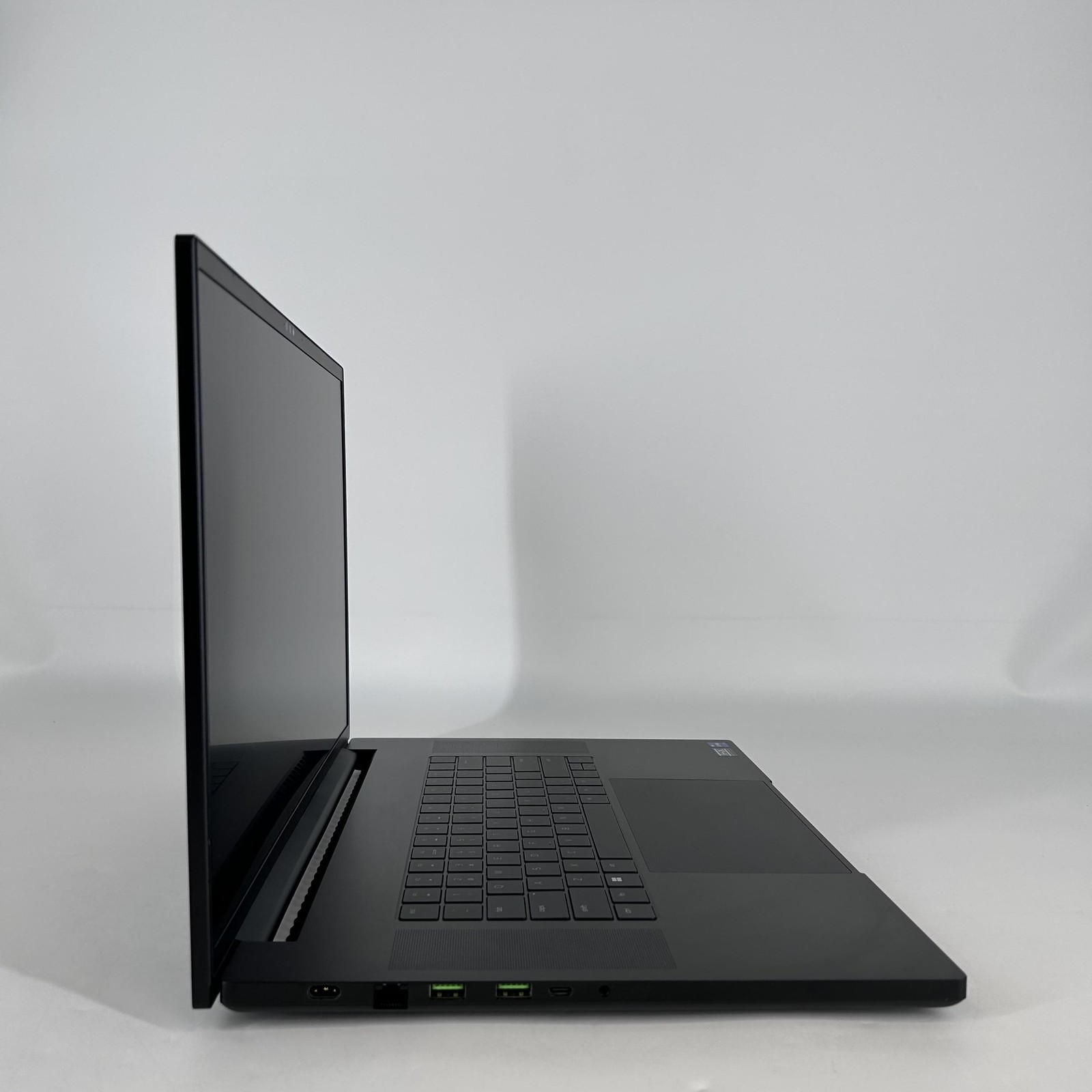 Razer Blade 18 240Hz QHD+ 2.2 GHz i9-13950HX 16GB 512GB SSD RTX 4090 FRAME GAP