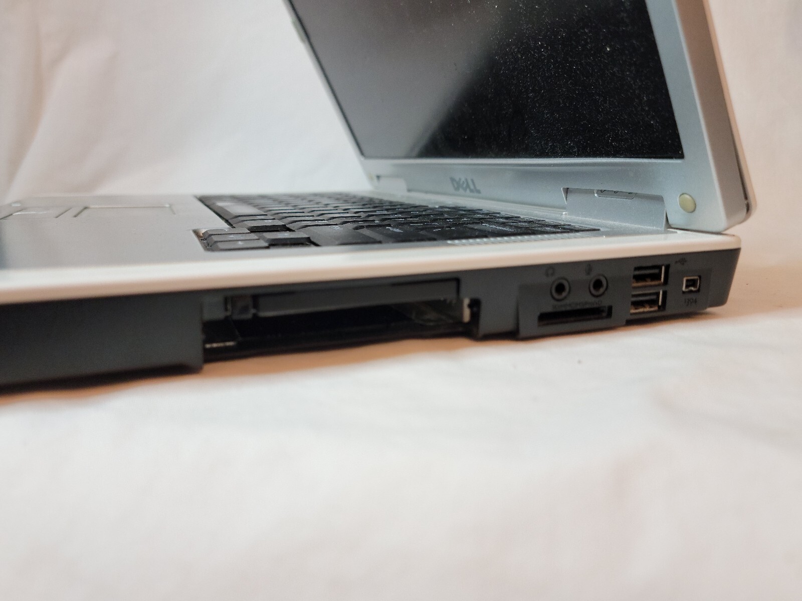 Dell Inspiron E1505 Laptop Intel Core Solo 1GB Ram No HDD Bad Battery