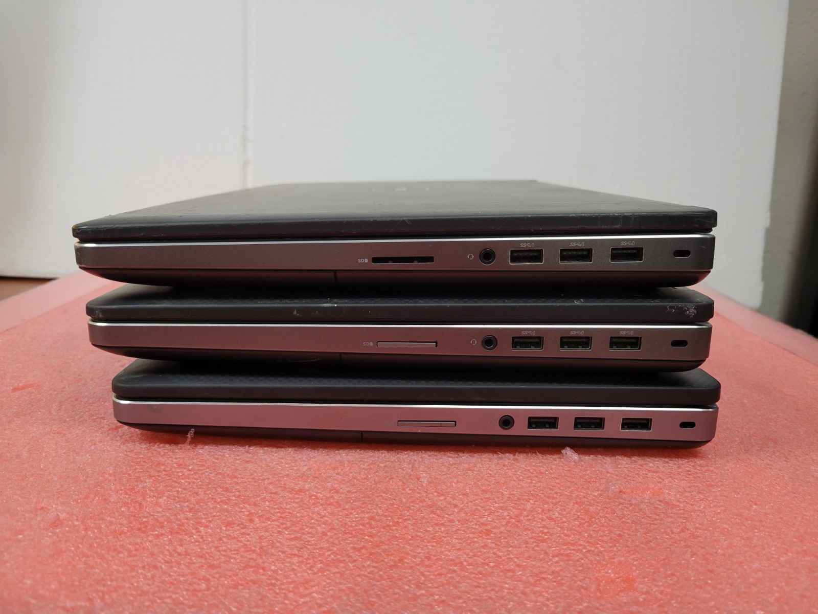 3x Dell Precision 7510/7520 15.6″ E3/i7 (BIOS) *No OS/HDD/RAM/AS IS* | C1061DS