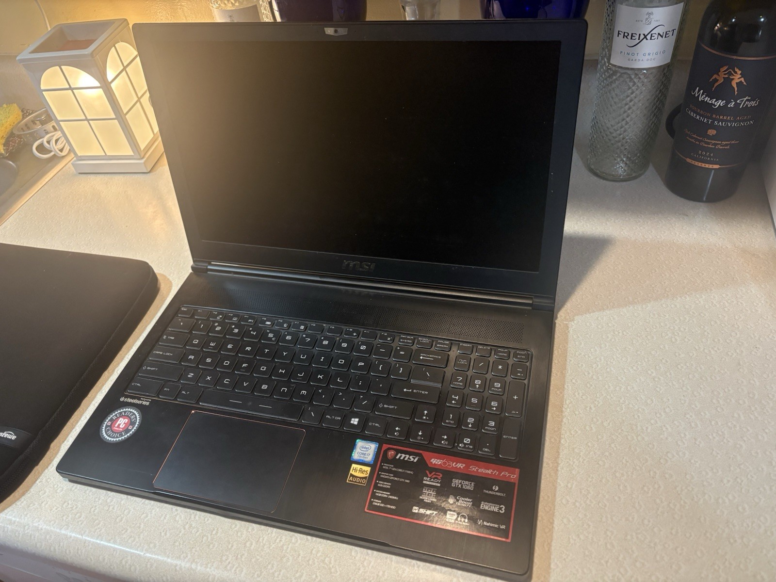 MSI GS63VR Stealth Pro 15.6″ i7-7700HQ 16GB 256GB+1TB GTX 1060