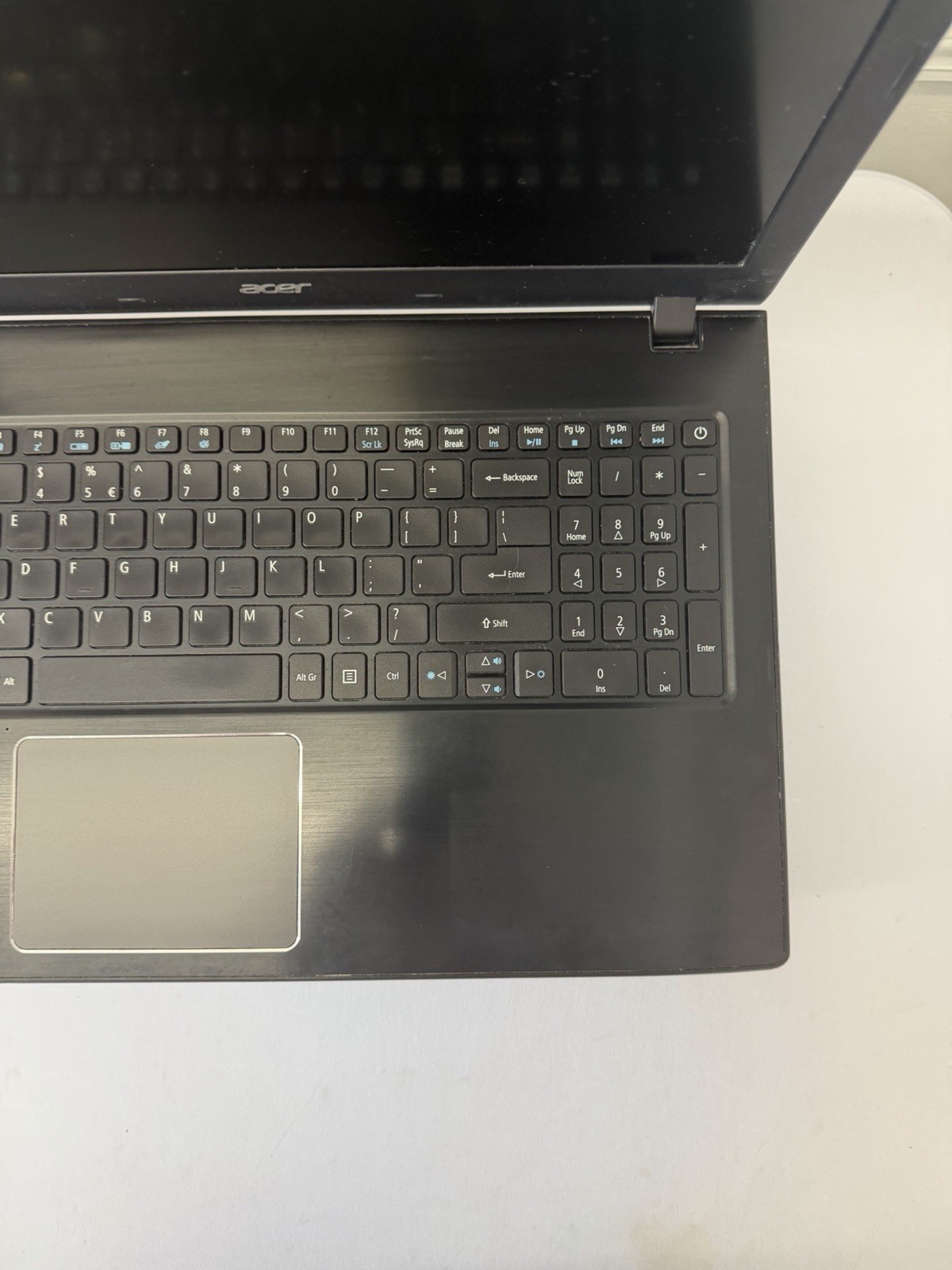Acer Aspire E5-576 Laptop – Good Screen – Intel i3 Gen8 – RAM 8GB – Read Des