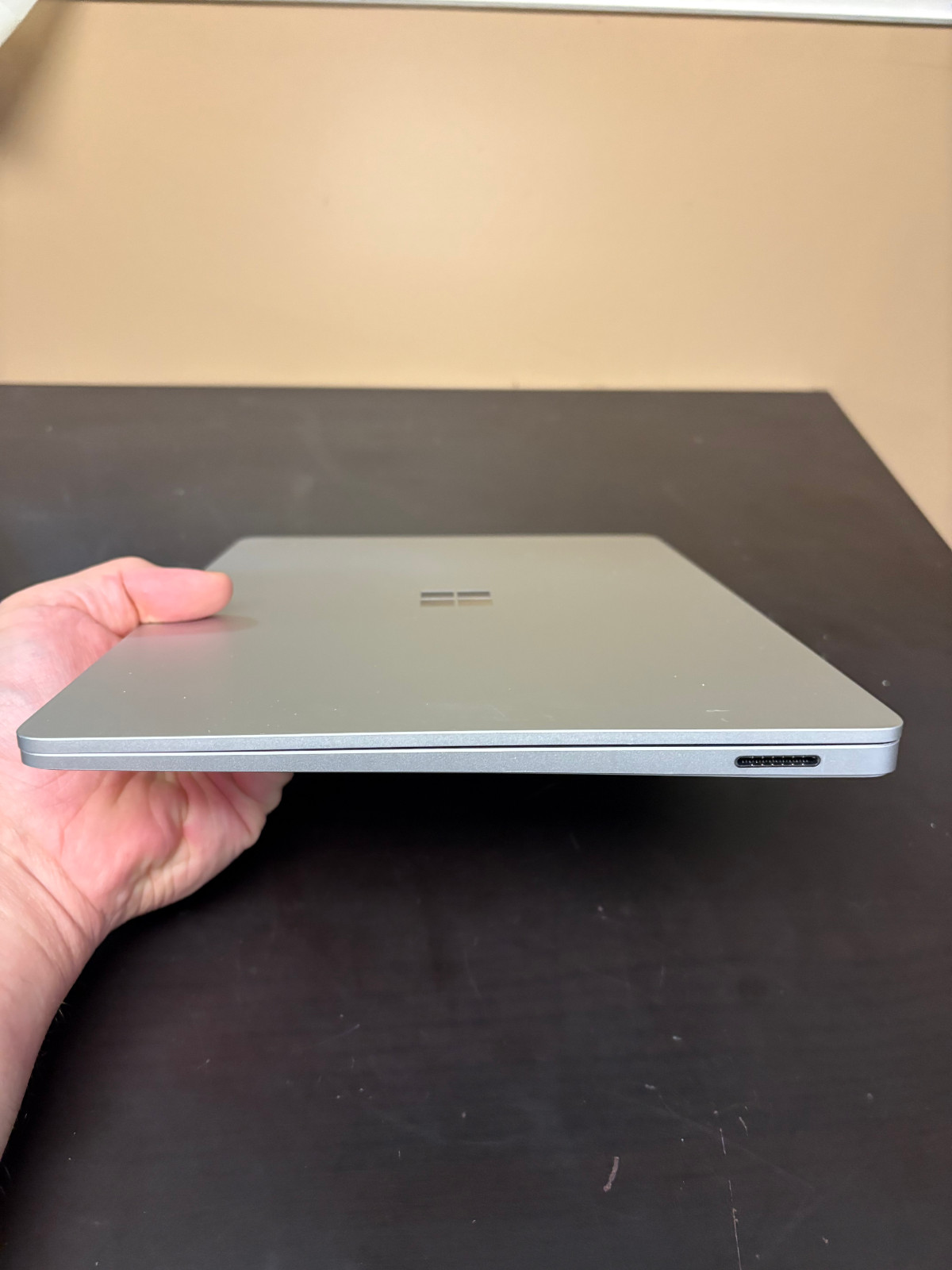 Microsoft Surface Laptop 7 13.5″ Platinum Snapdragon X Plus/ 16GB RAM/ 256GB SSD