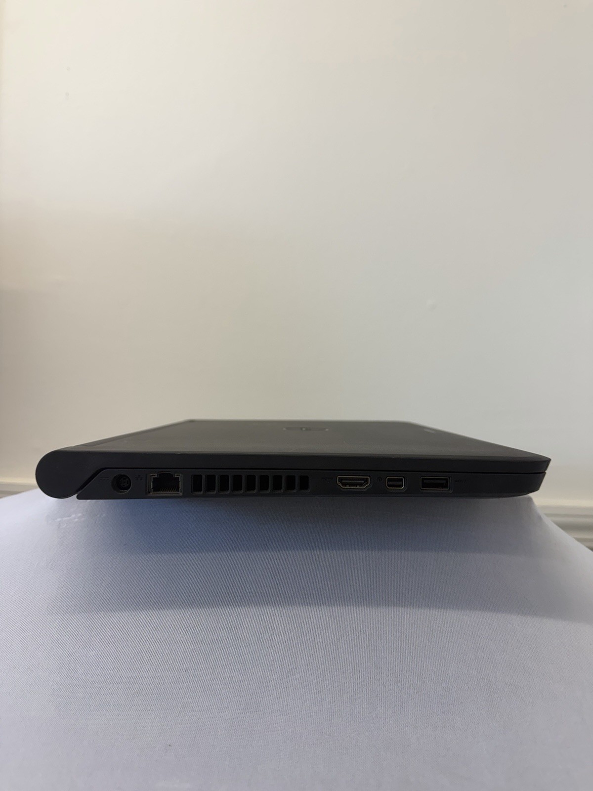 Dell Latitude 3350 Laptop – Good Screen – Intel Celeron 3215U – Read Des