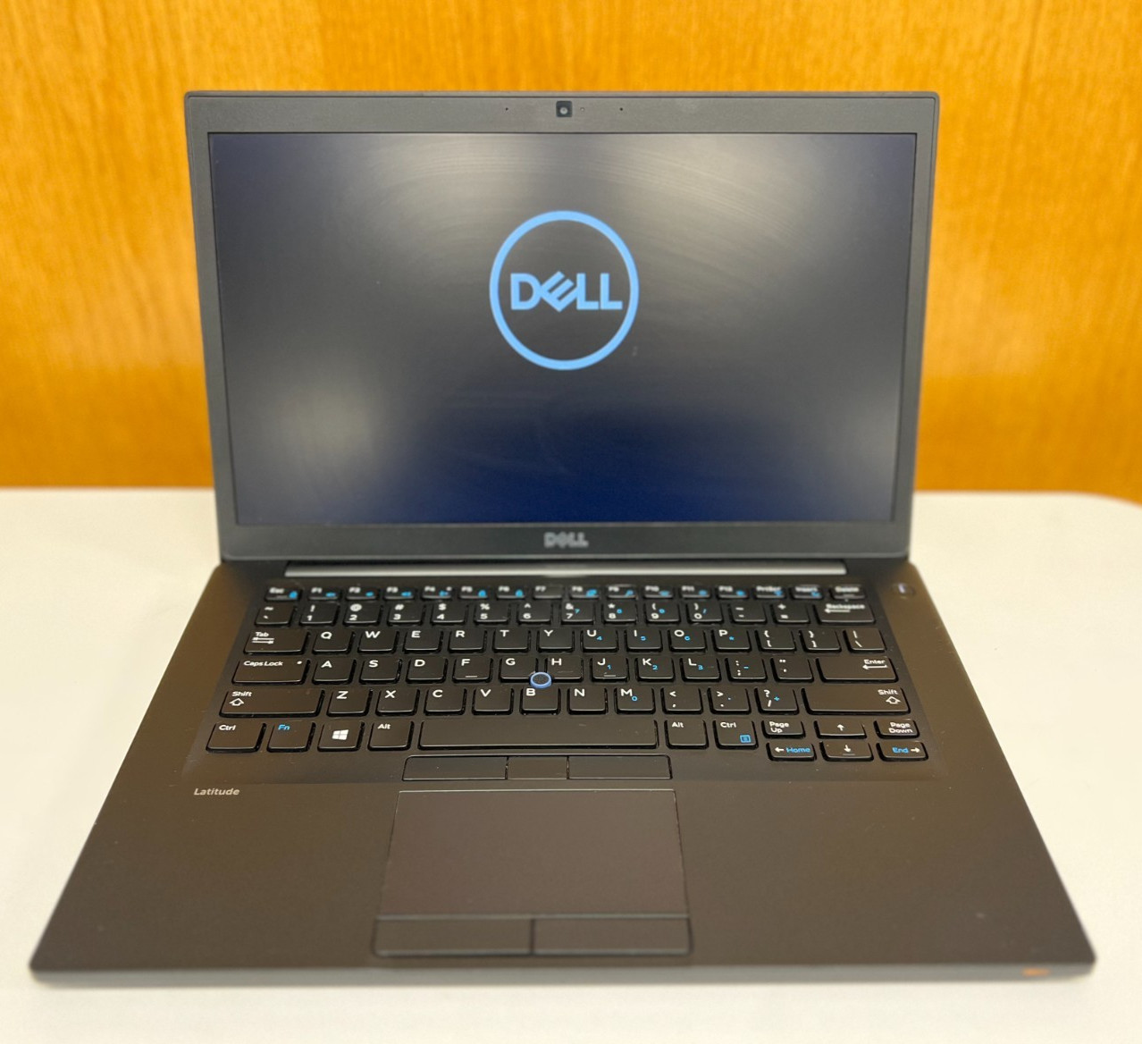 Dell Latitude 7480 14″ ( 256GB SSD, i5-6650U, 8GB RAM ) Linux Mint 22.2