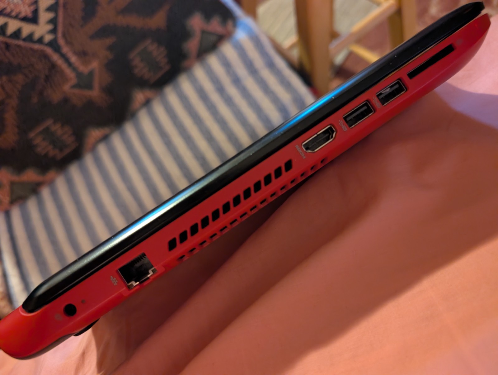 HP Pavilion 1TB Beats Special Edition 15.6″ Touchscreen Laptop AMD 10 QUAD