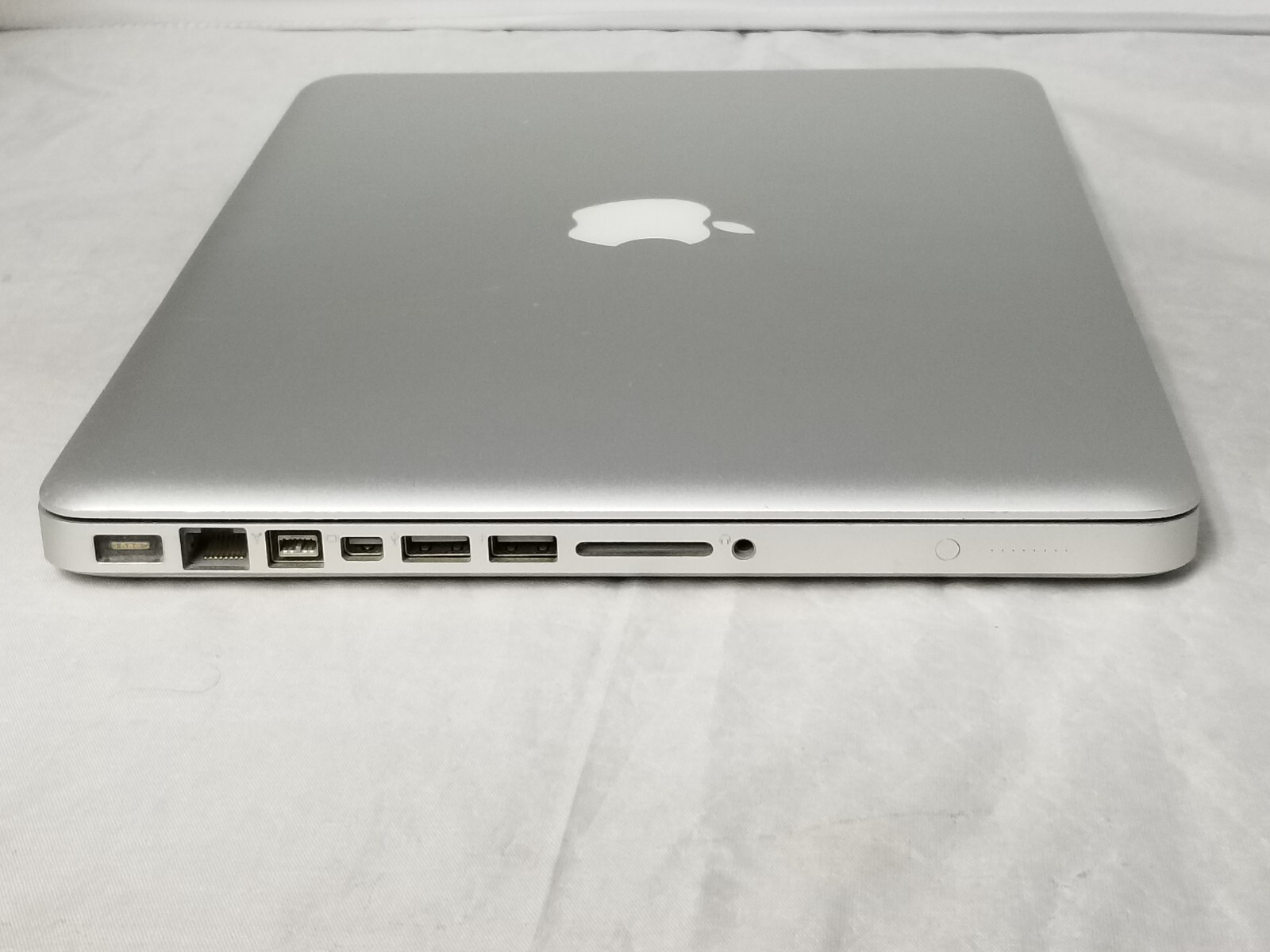 APPLE MACBOOK PRO LAPTOP 13″ 2.26GHZ MID-2009 4GB RAM NO HD/ NO Os