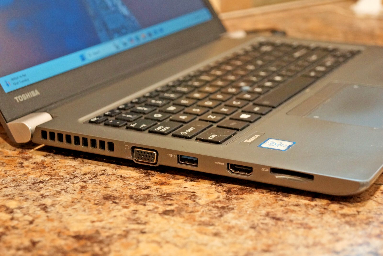 Latest 24H2 WIN 11PRO Toshiba Tecra Z40-C1411 Gen6 i5@2.40GHz,8GB RAM,250GB SSD