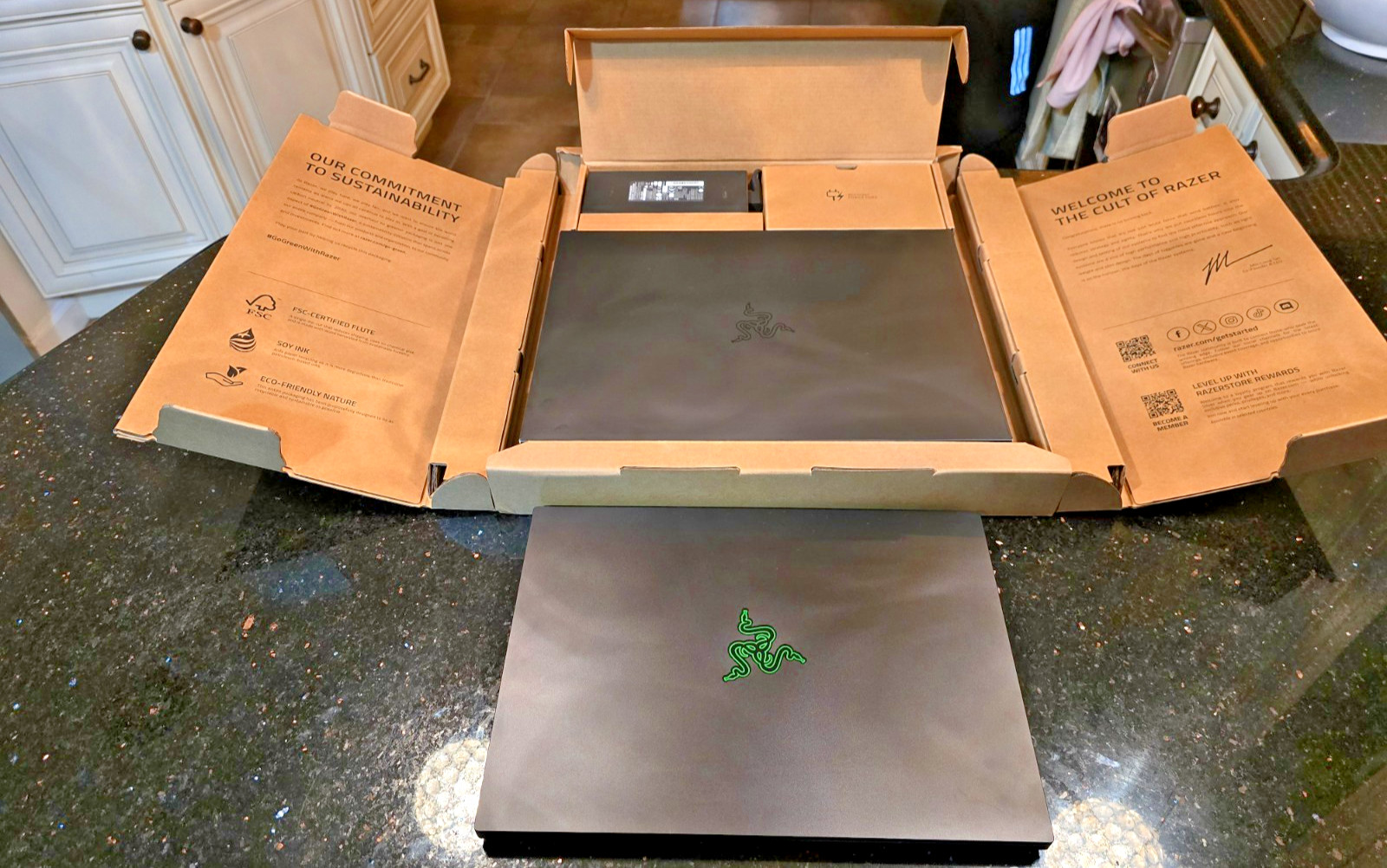 Razer Blade 14 (2025) RTX 5060 | 16GB RAM | 1TB SSD | Excellent Condition + Box