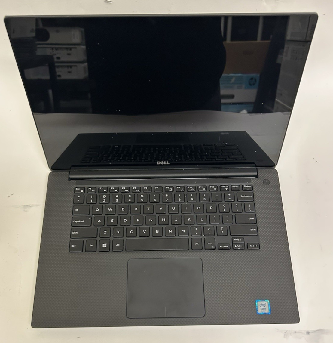Dell Precision 5520 Xeon E3-1505M v6 15.6″ – NO RAM – NO SSD – 4GB GFX – READ!