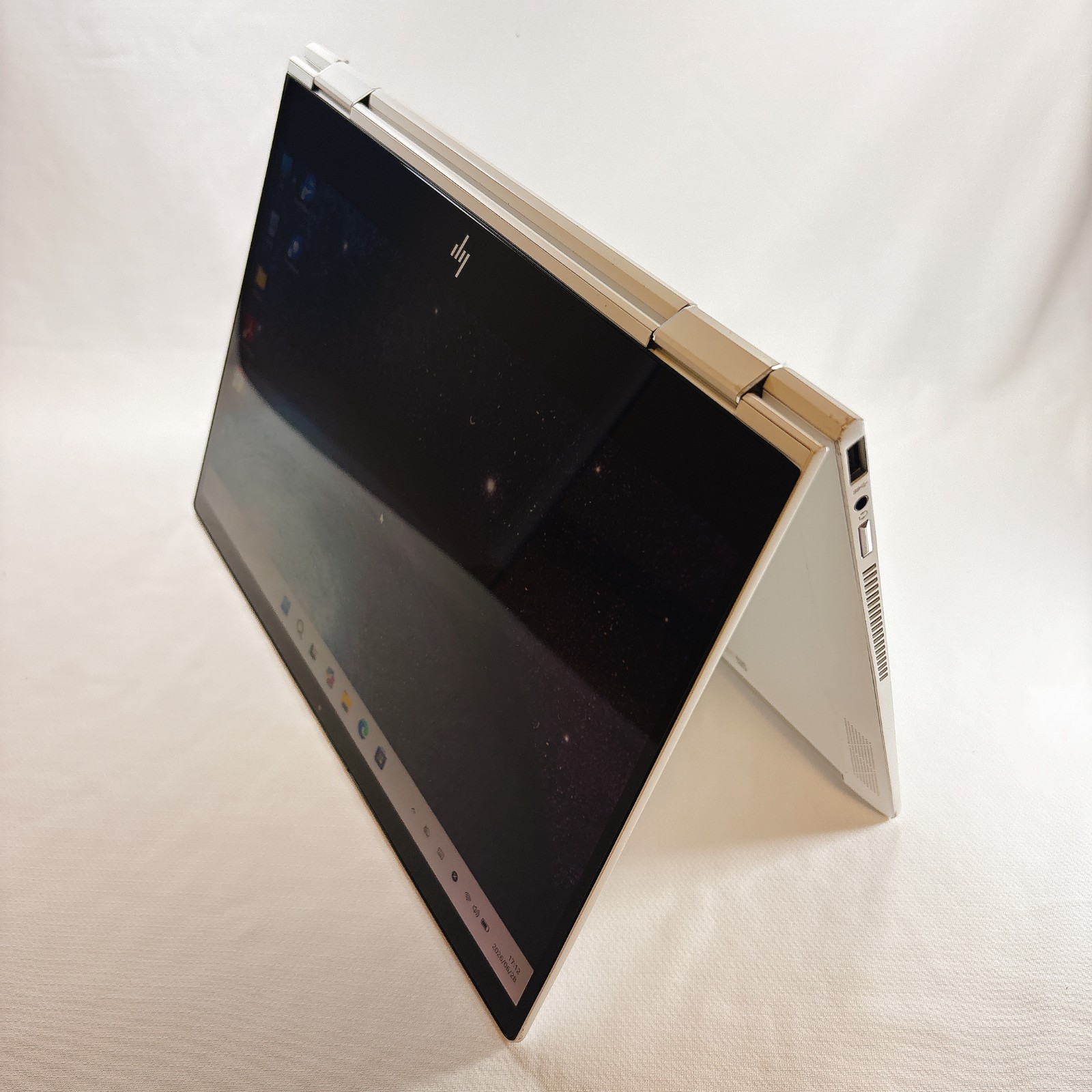 HP Envy x360 13.3″ Ryzen 5 3500U 8GB RAM 256GB SSD White 2in1 convertible #1031