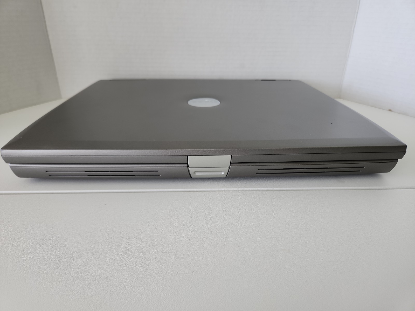 Vintage Dell Latitude D505 Pentium M 1.5ghz 256mb RAM NO HDD OR OS BOOTS TO BIOS