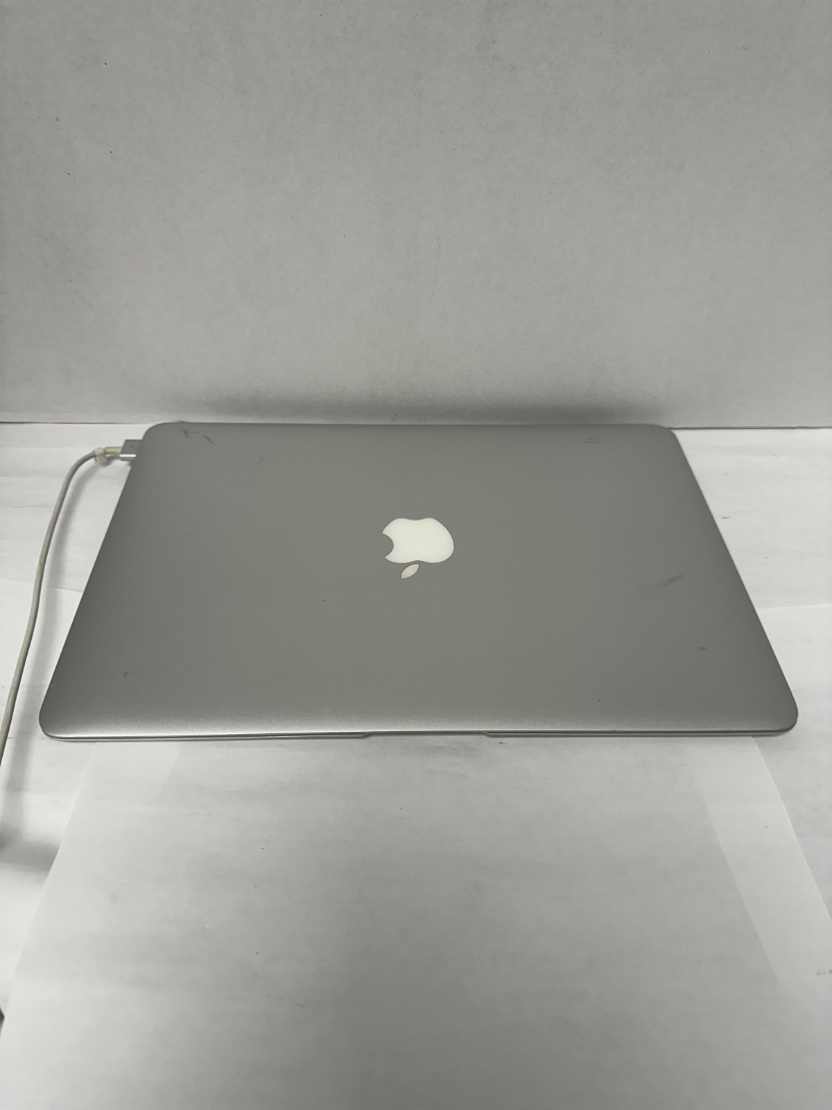 Apple MacBook A1466 i5-5th/4GB 256GB SSD A1466 Mojave (No Charger)