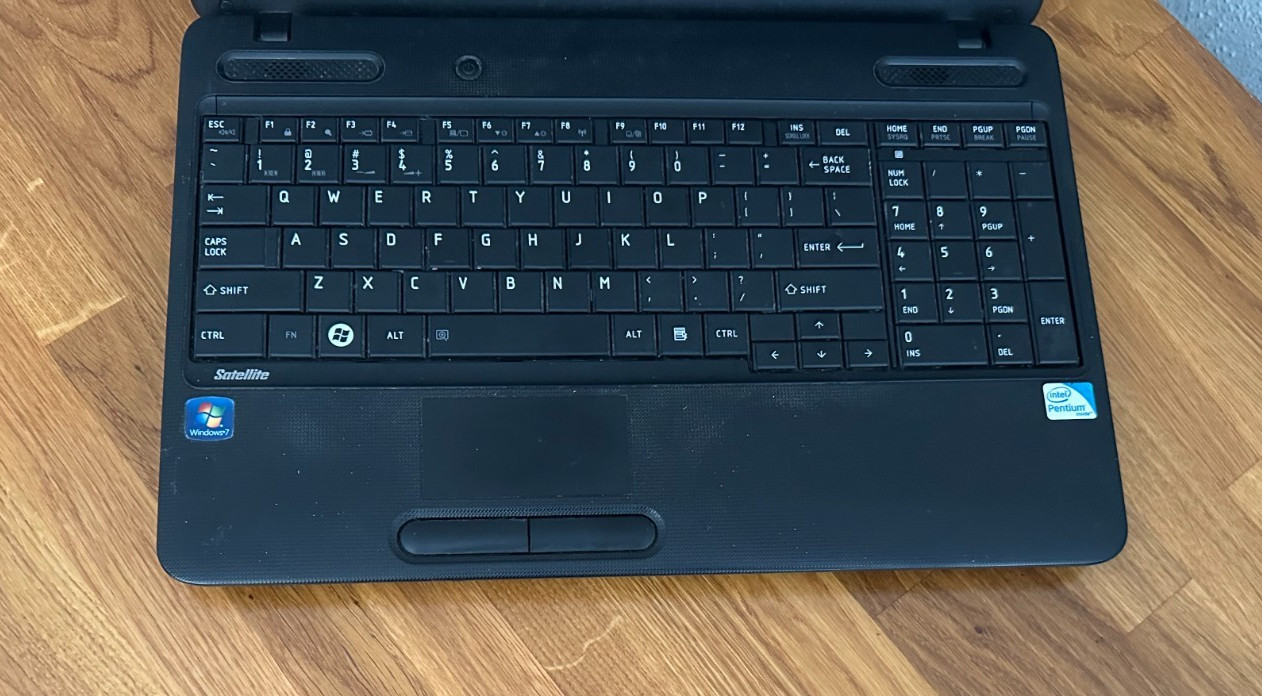 Toshiba Satellite c655, Intel Pentium B960, 4GB RAM, 128GB SSD, Windows 10 LTSC
